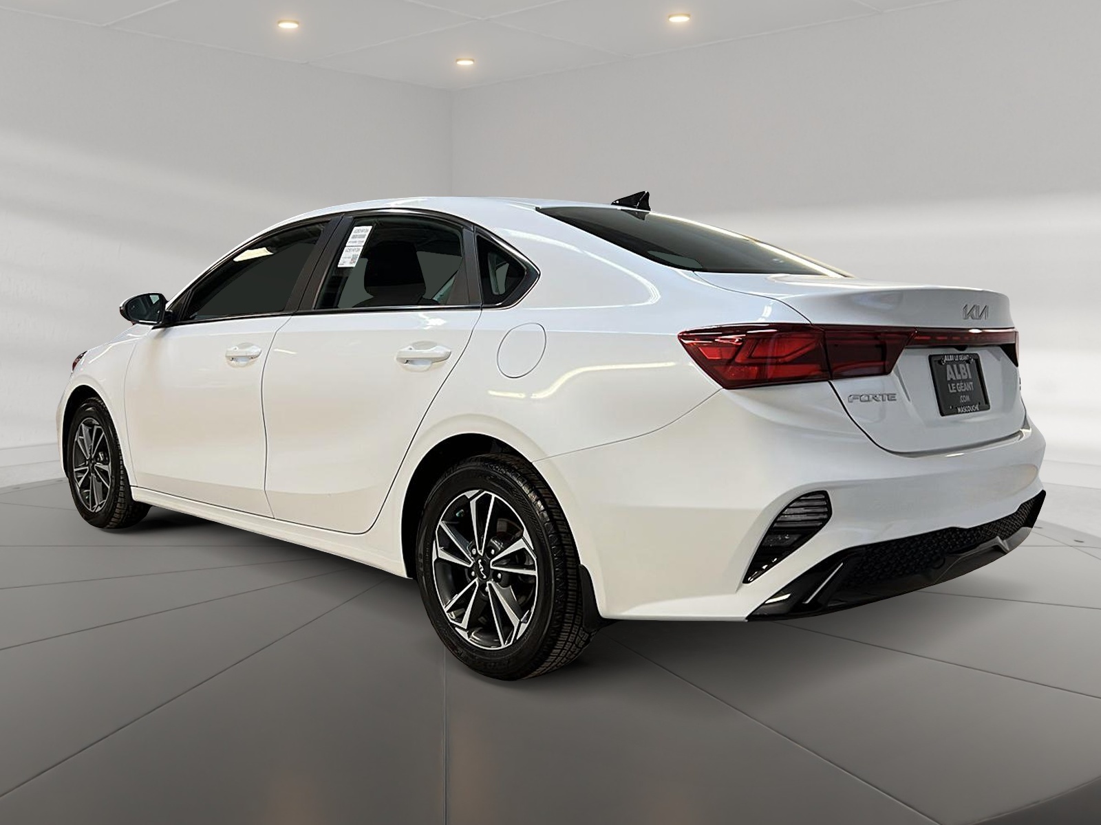 Kia Forte 2024 - Image #6