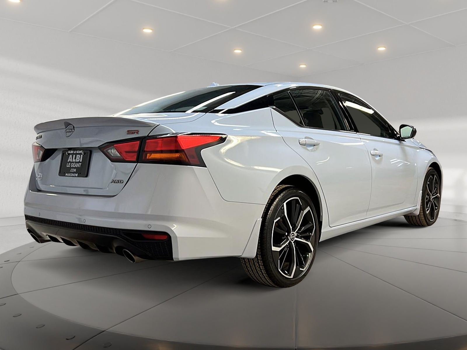 Nissan Altima SR TOIT 4RM 2023 - image #4