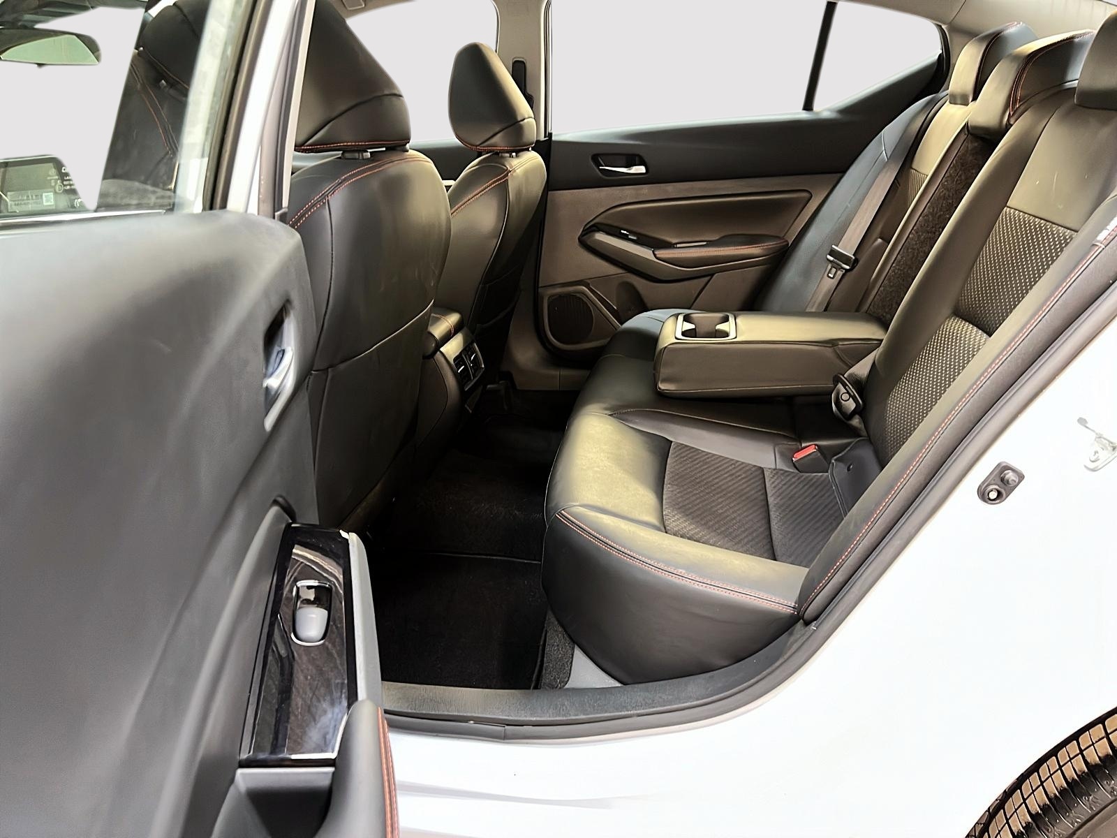 Nissan Altima SR TOIT 4RM 2023 - image #9