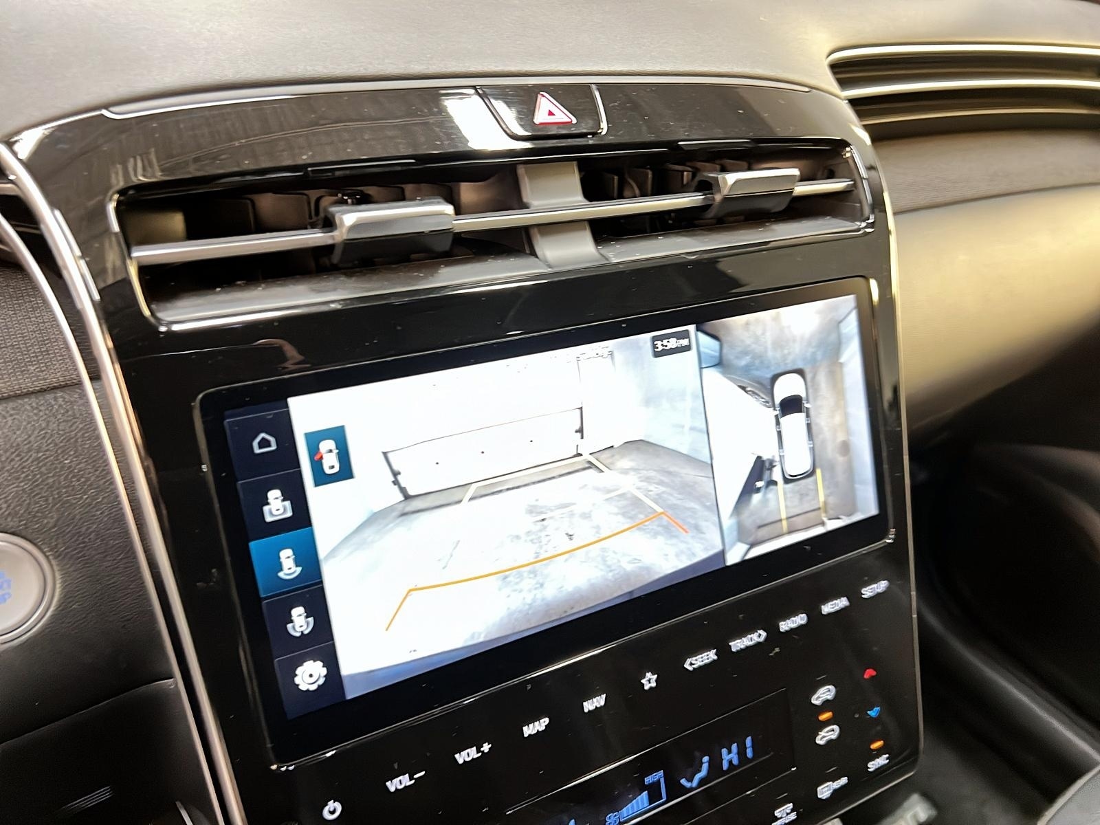 Hyundai Tucson ULTIMATE HYBRIDE CUIR TOIT PANO NAV 4RM 2024 - image #18