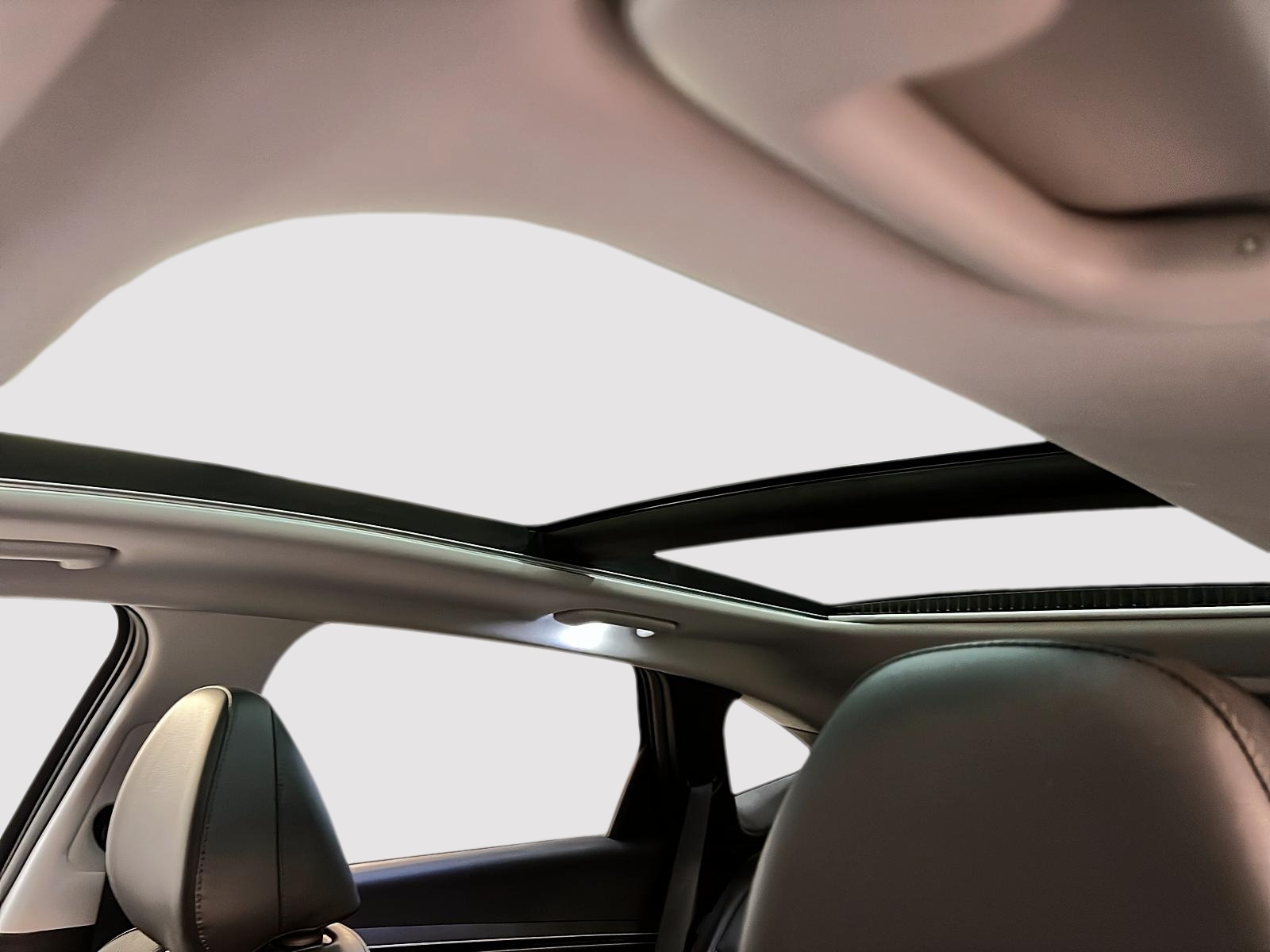 Hyundai Tucson ULTIMATE HYBRIDE CUIR TOIT PANO NAV 4RM 2024 - image #10