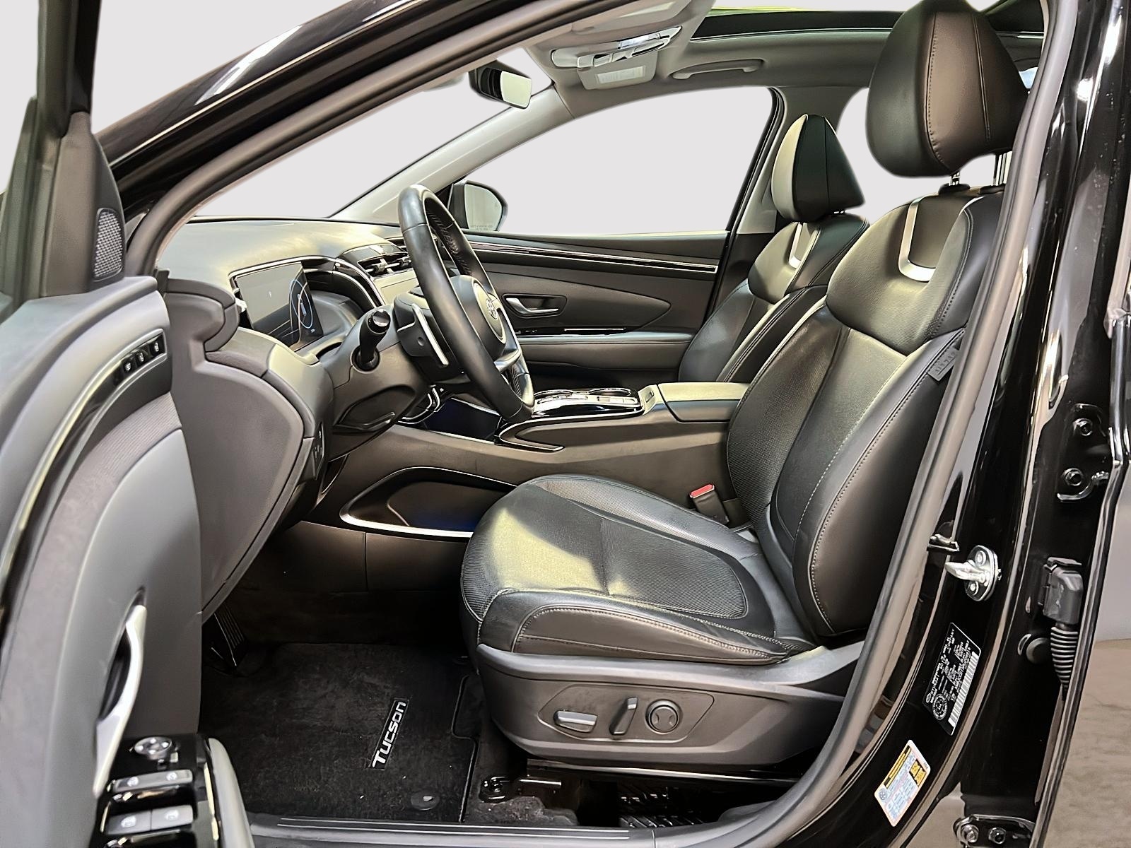 Hyundai Tucson ULTIMATE HYBRIDE CUIR TOIT PANO NAV 4RM 2024 - image #7