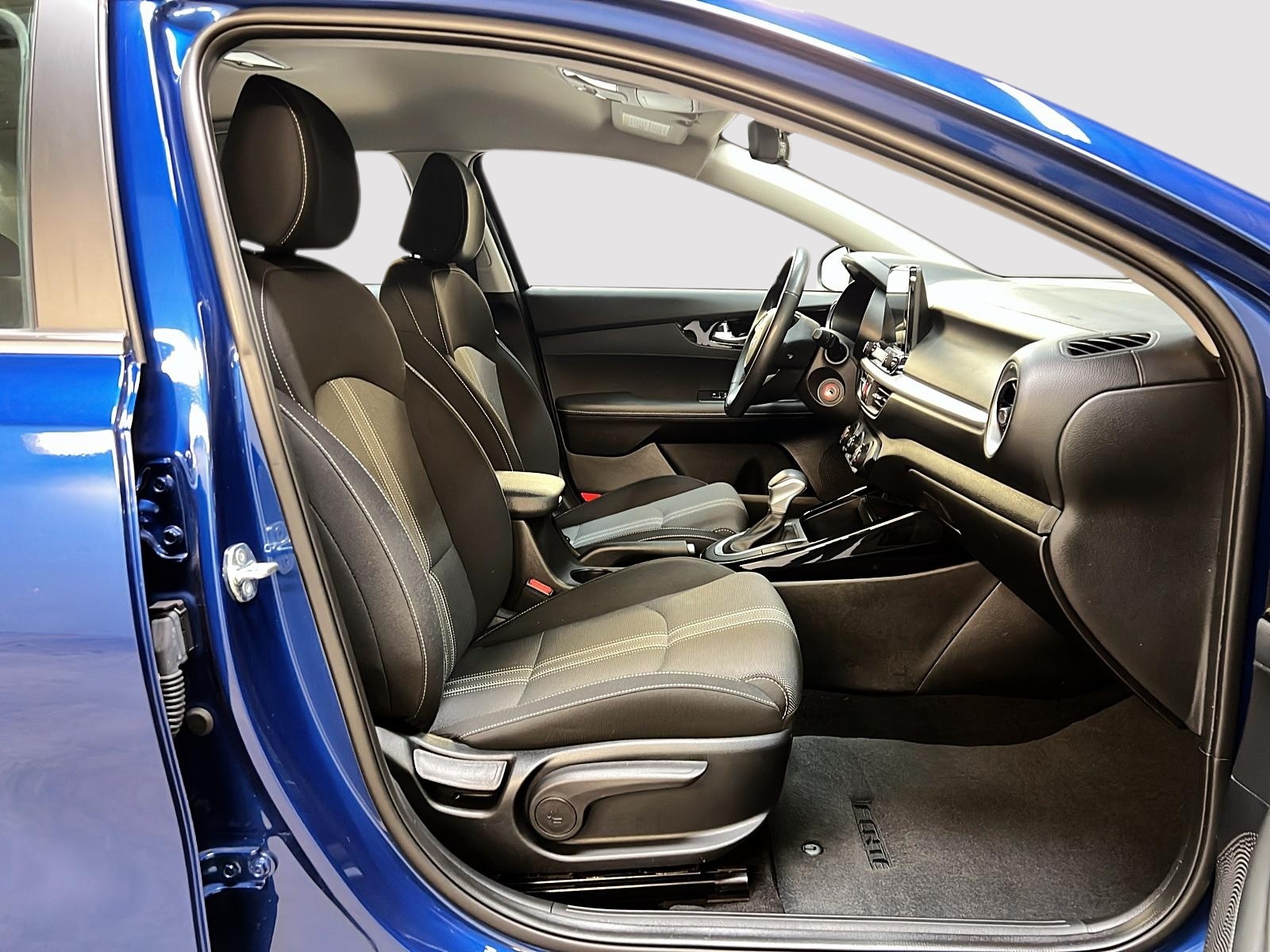 Kia Forte EX 2023 - image #8