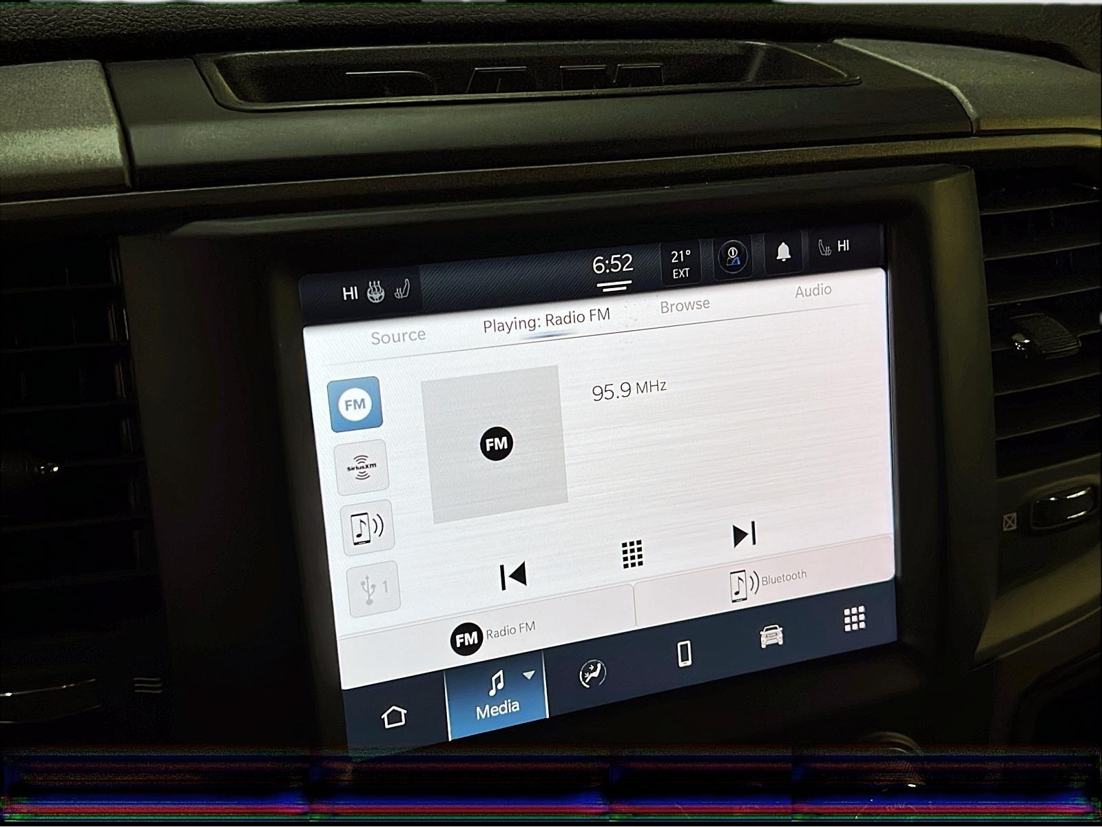 RAM 1500 Classic EXPRESS NIGHT CREW CAB 4X4 2022 - image #14