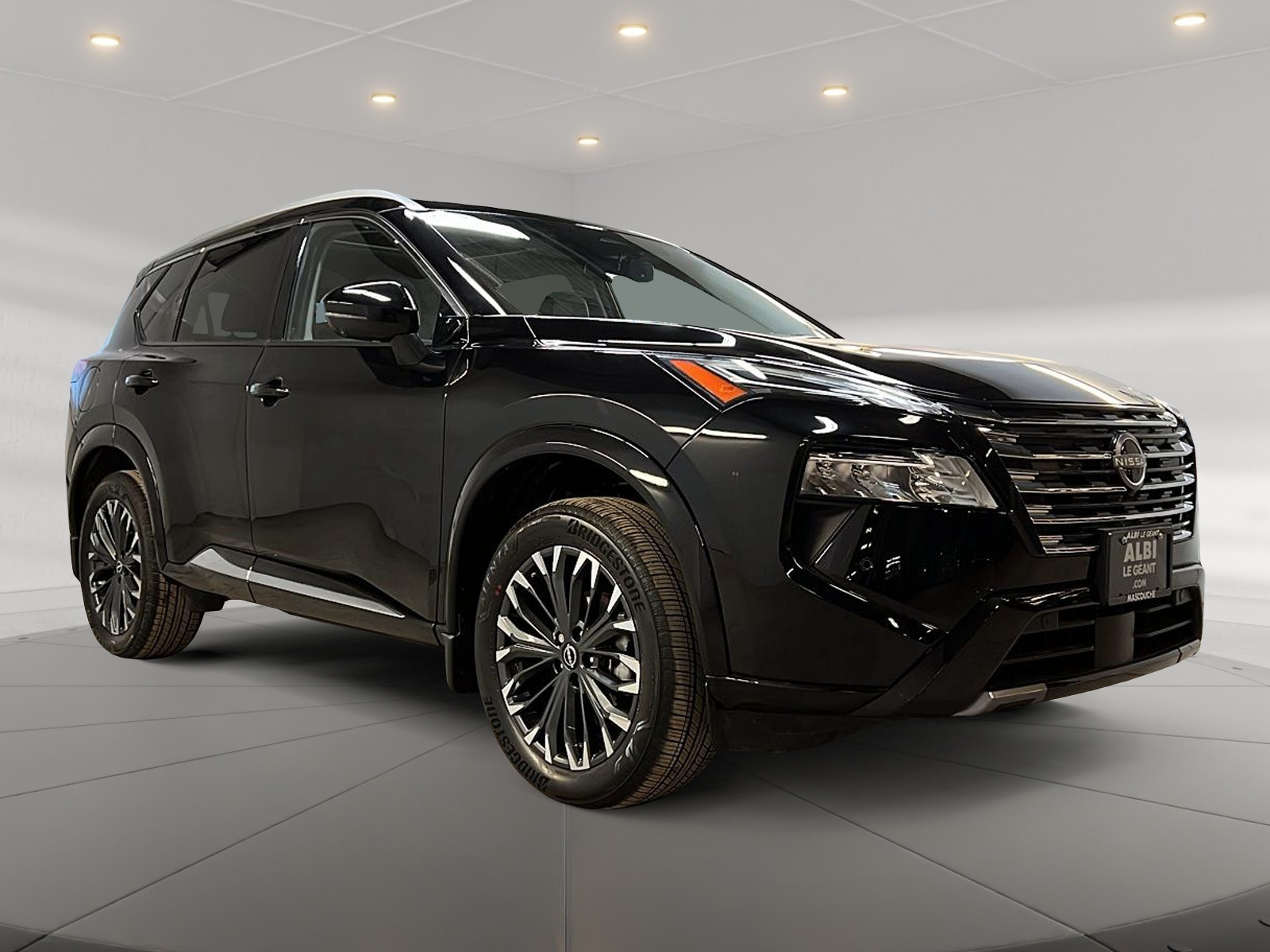 Nissan Rogue PLATINUM CUIR TOIT PANO NAV 4RM 2024 — photo 3