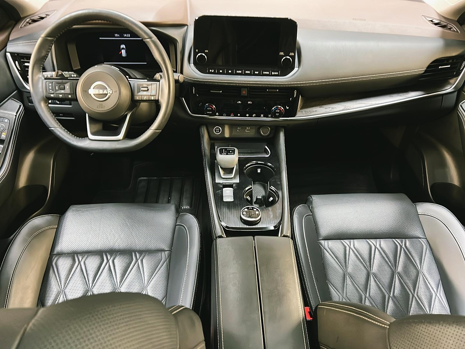 Nissan Rogue PLATINUM CUIR TOIT PANO NAV 4RM 2023 - image #12