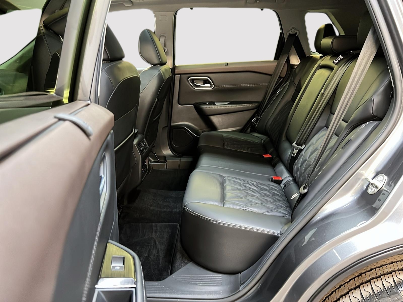 Nissan Rogue PLATINUM CUIR TOIT PANO NAV 4RM 2023 - image #9