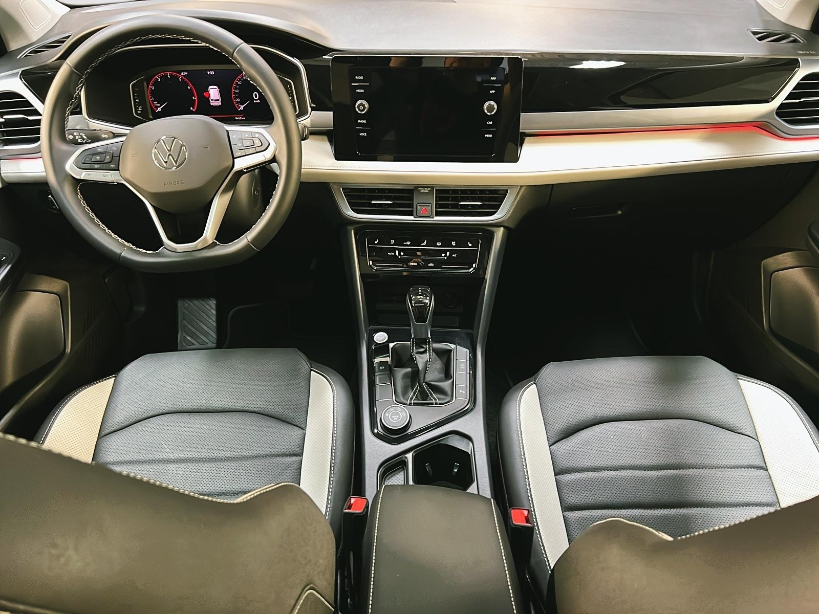 Volkswagen Taos HIGHLINE CUIR TOIT PANO NAV 4 MOTION 2025 - image #11