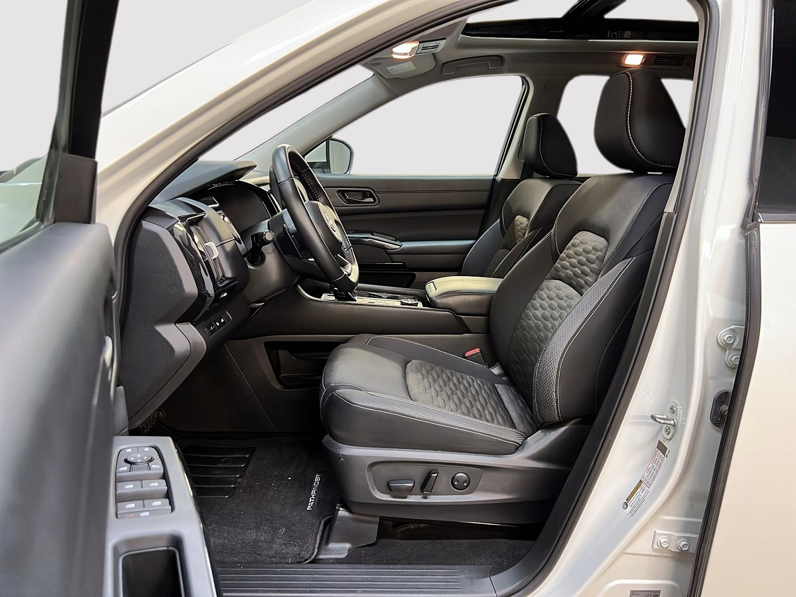 Nissan Pathfinder SV TOIT PANO 4RM 2024 - image #7