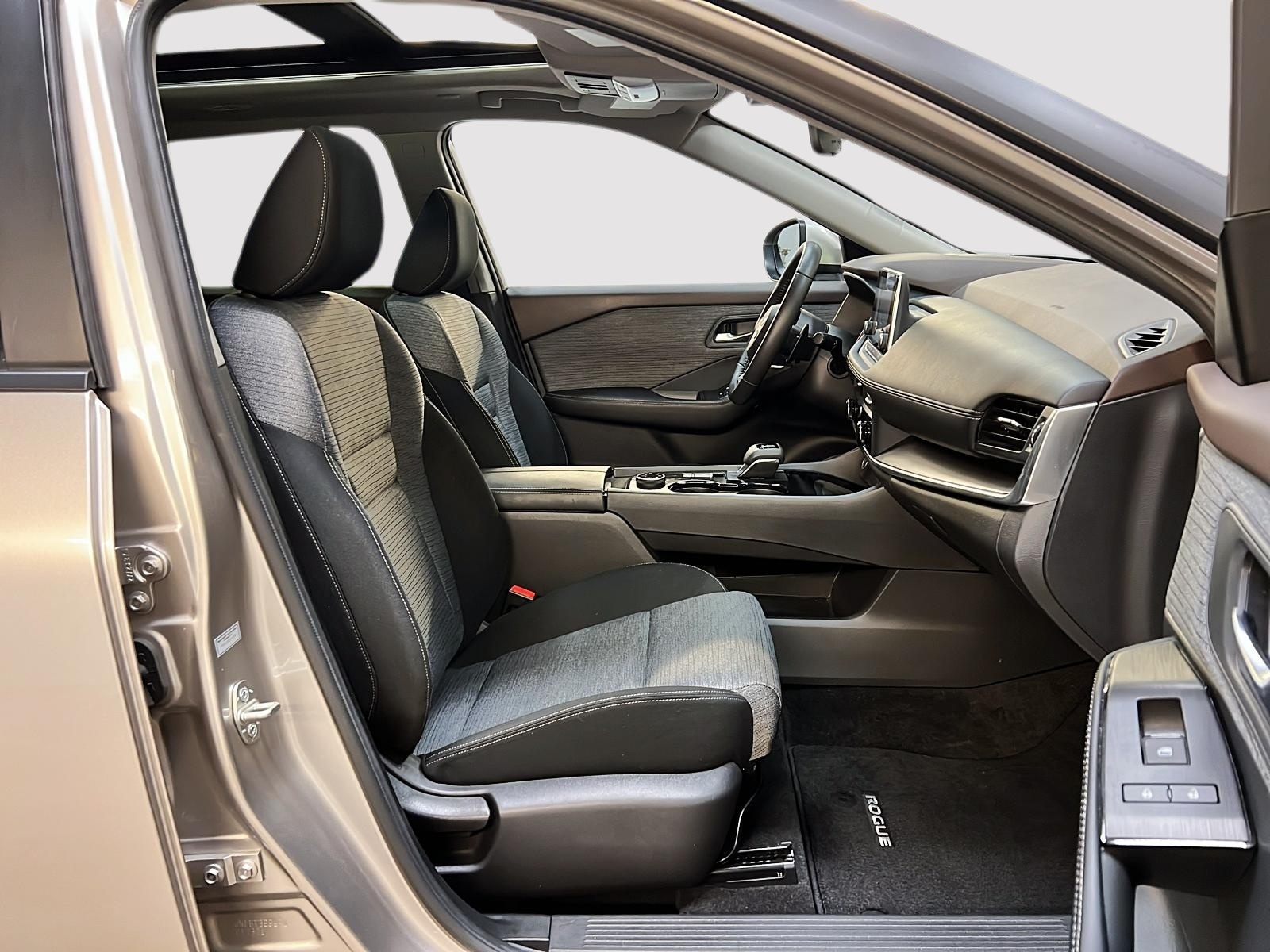 Nissan Rogue SV TOIT PANO 4RM 2023 - image #8