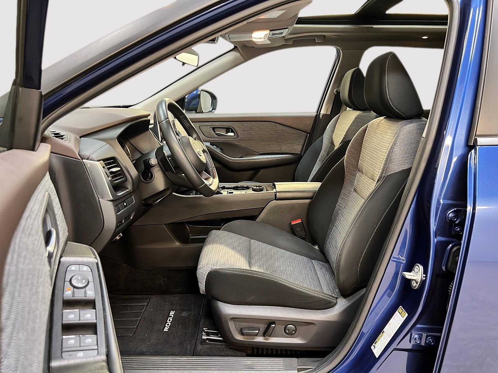 Nissan Rogue SV TOIT PANO 4RM 2023 — photo 7