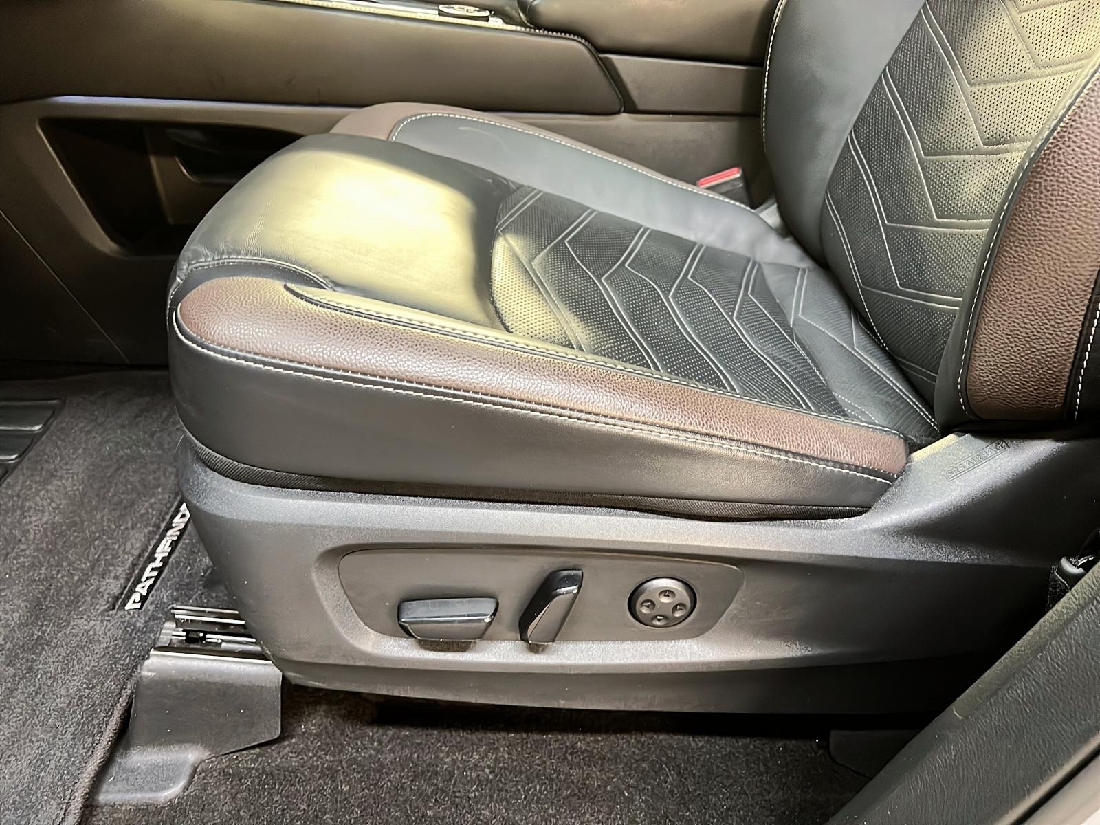 Nissan Pathfinder PLATINUM CUIR TOIT PANO NAV 4RM 2025 - image #26