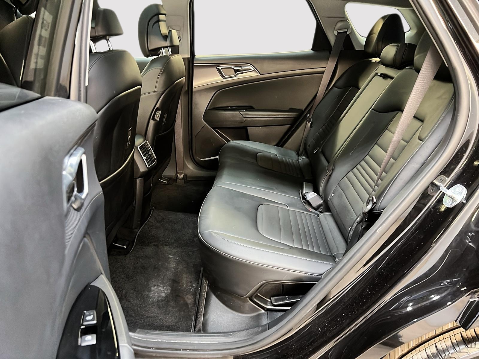 Kia Sportage SX PHEV CUIR TOIT OANO NAV 4RM 2023 - image #9