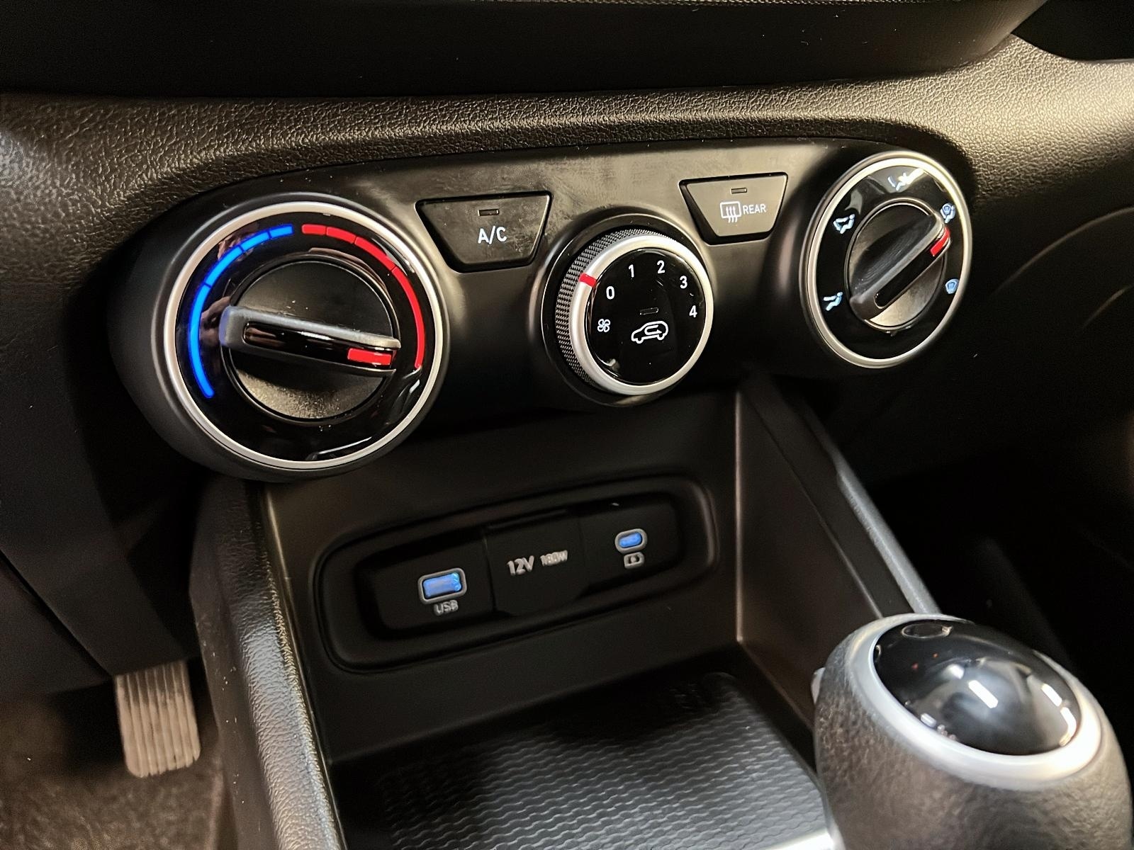 Hyundai Venue ESSENTIEL 2025 - image #14