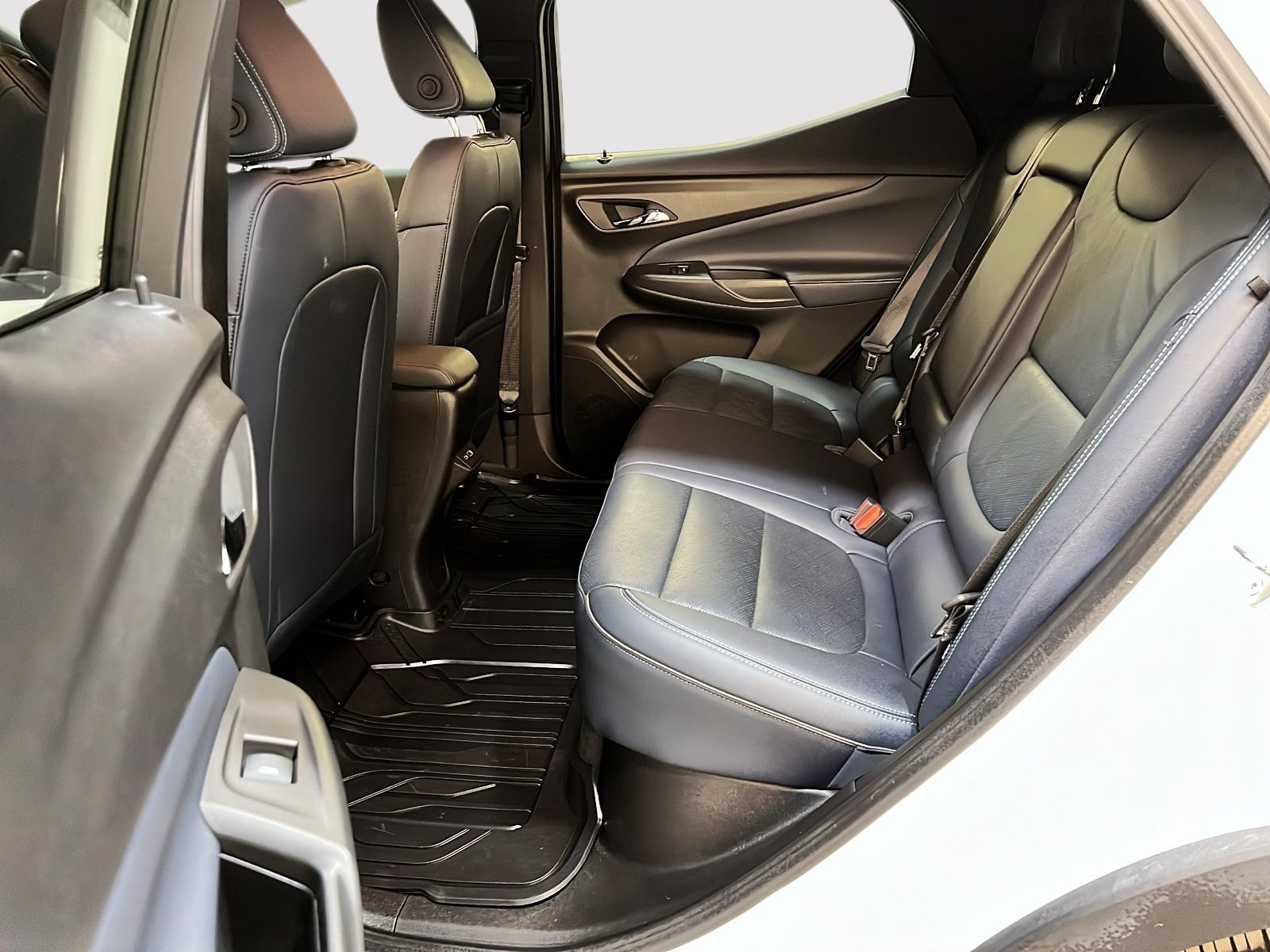 Chevrolet Bolt EUV 2LT TRUE NORTH CUIR 2023 - image #9