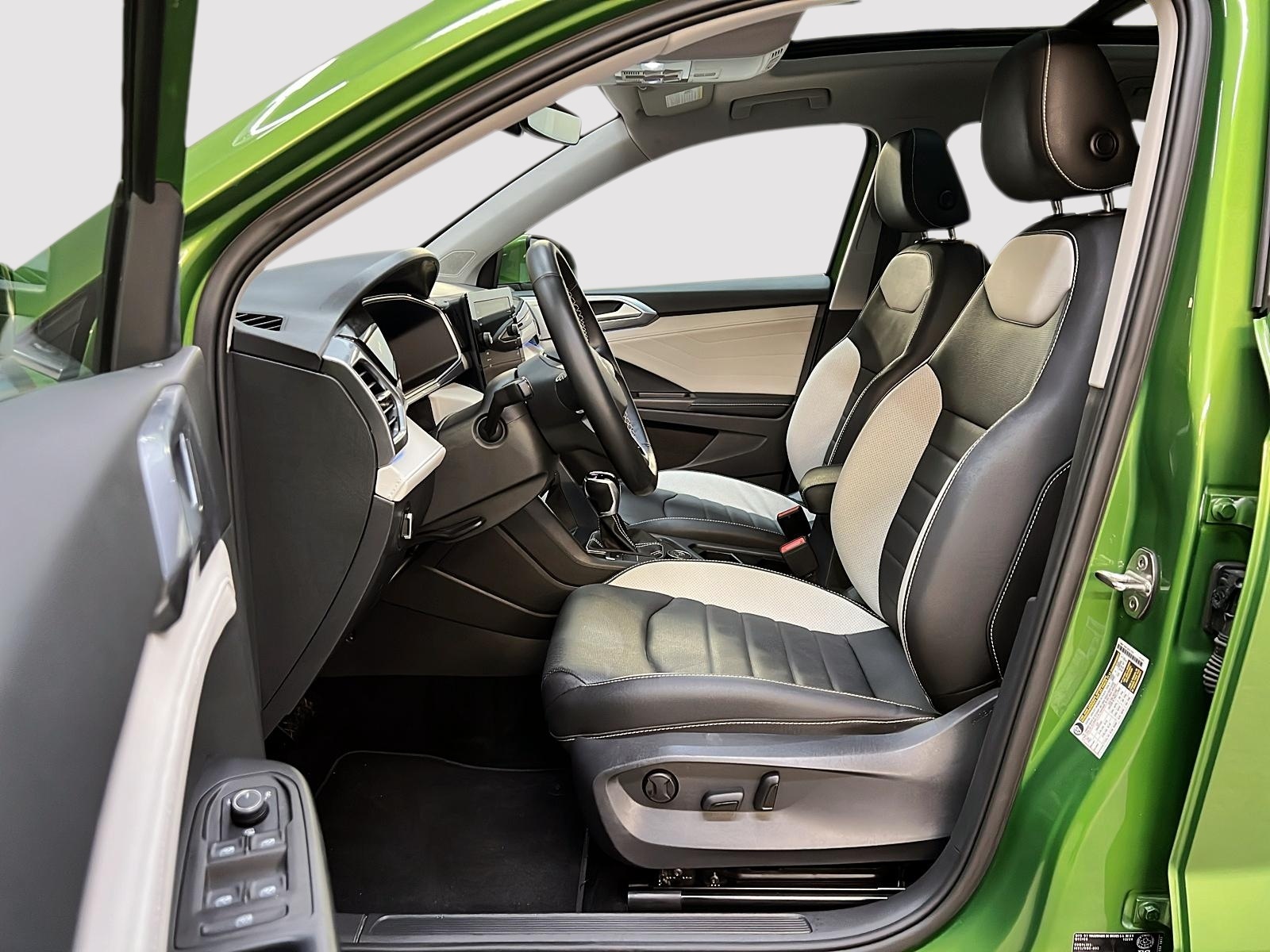 Volkswagen Taos HIGHLINE CUIR TOIT PANO NAV 4RM 2025 — photo 7