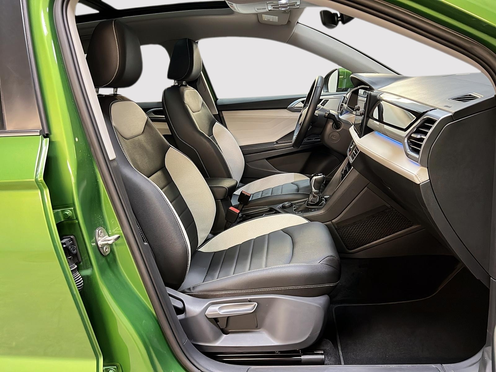 Volkswagen Taos HIGHLINE CUIR TOIT PANO NAV 4RM 2025 — photo 8
