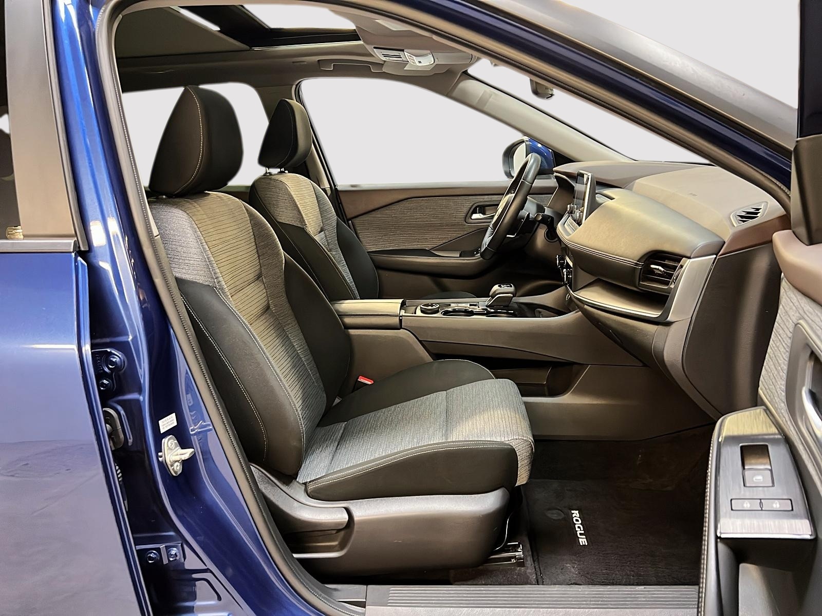 Nissan Rogue SV TOIT PANO 4RM 2023 — photo 8