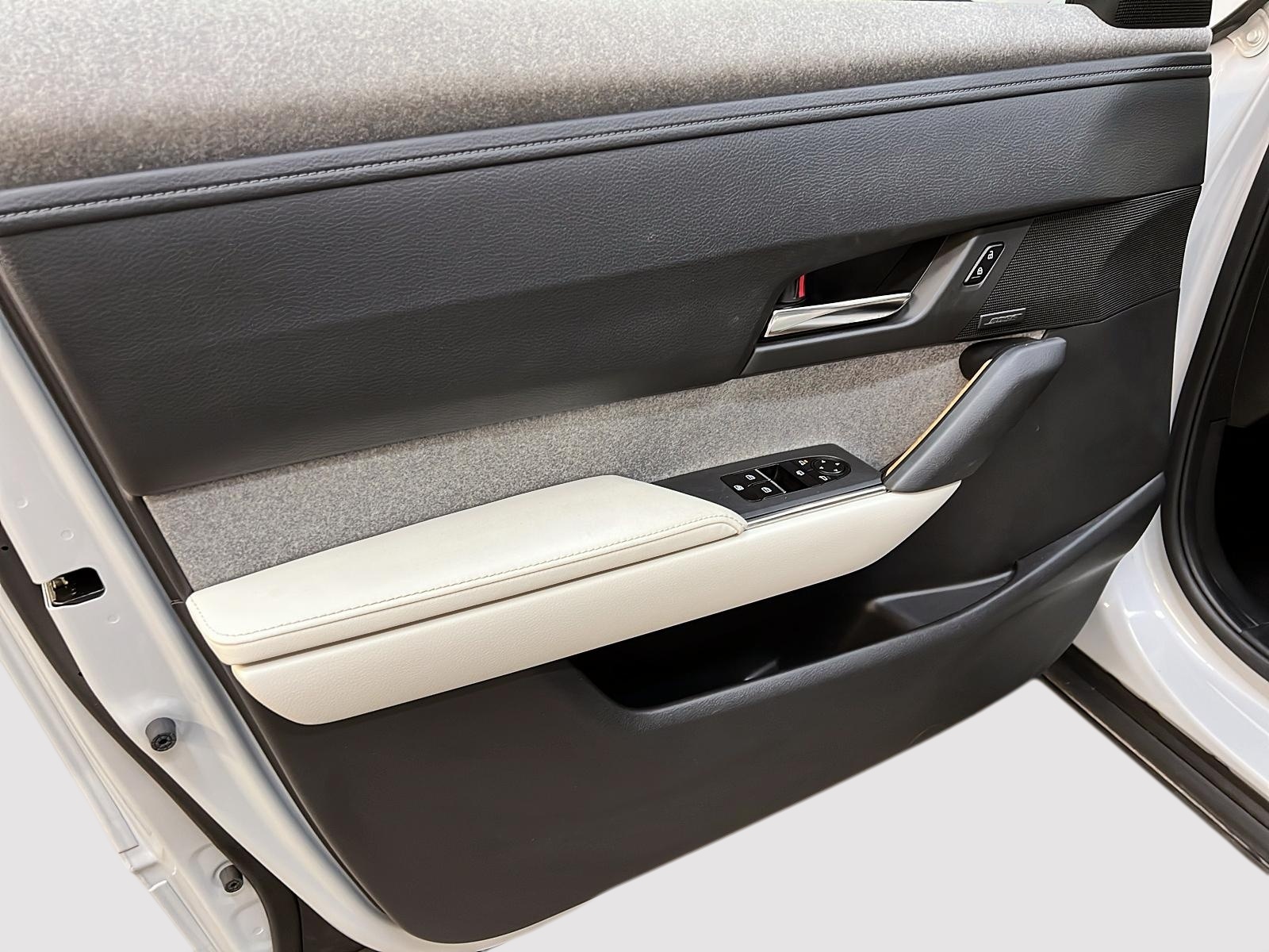 Mazda MX-30 2023 - Image #24