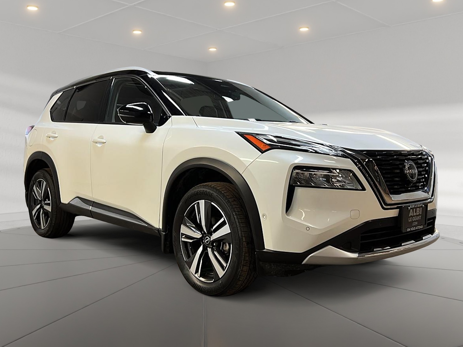 Nissan Rogue PLATINUM CUIR TOIT PANO NAV 4RM 2023 — photo 3