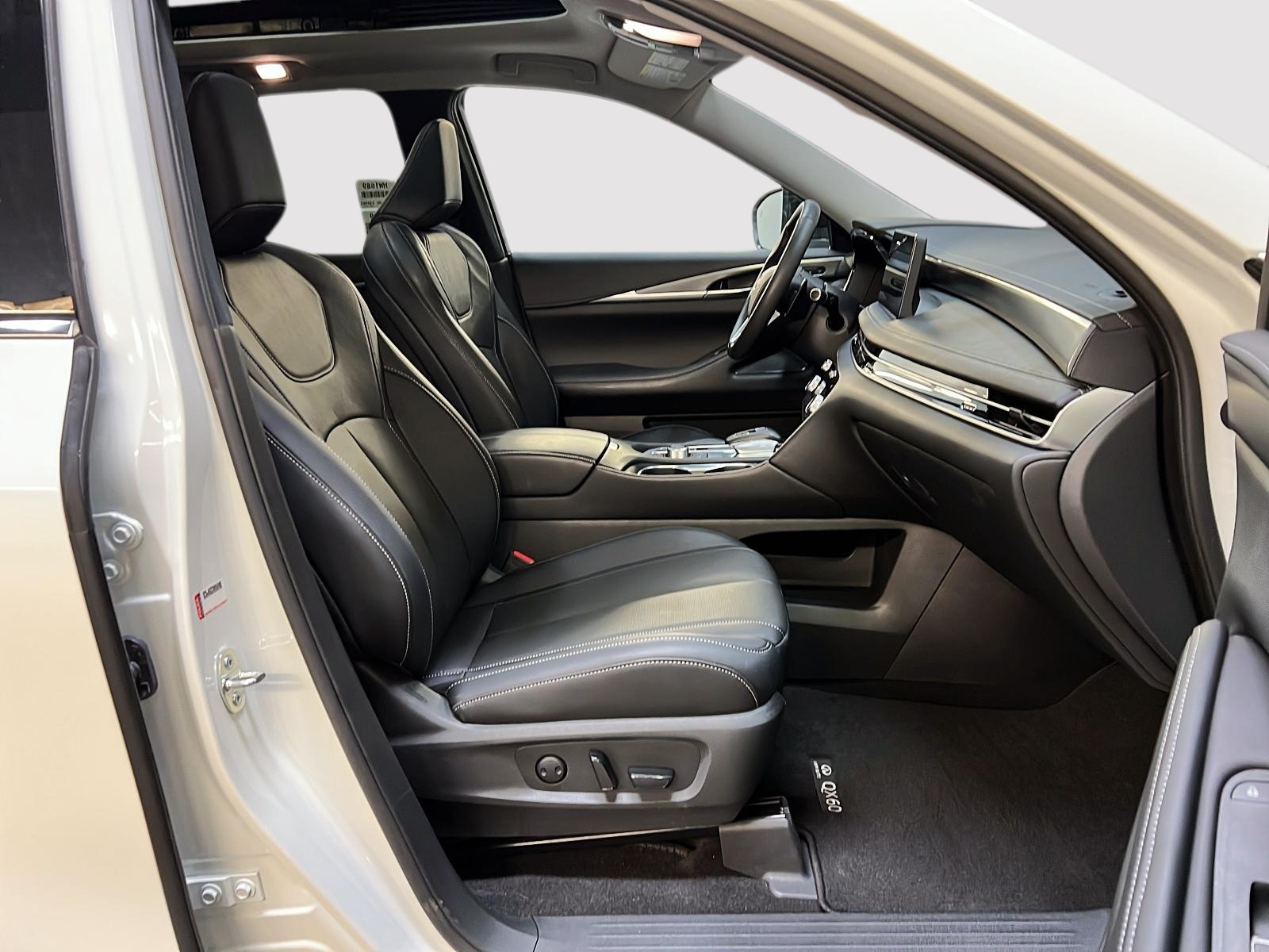 Infiniti QX60 LUXE CUIR TOIT PANO NAV 4RM 2024 - image #8