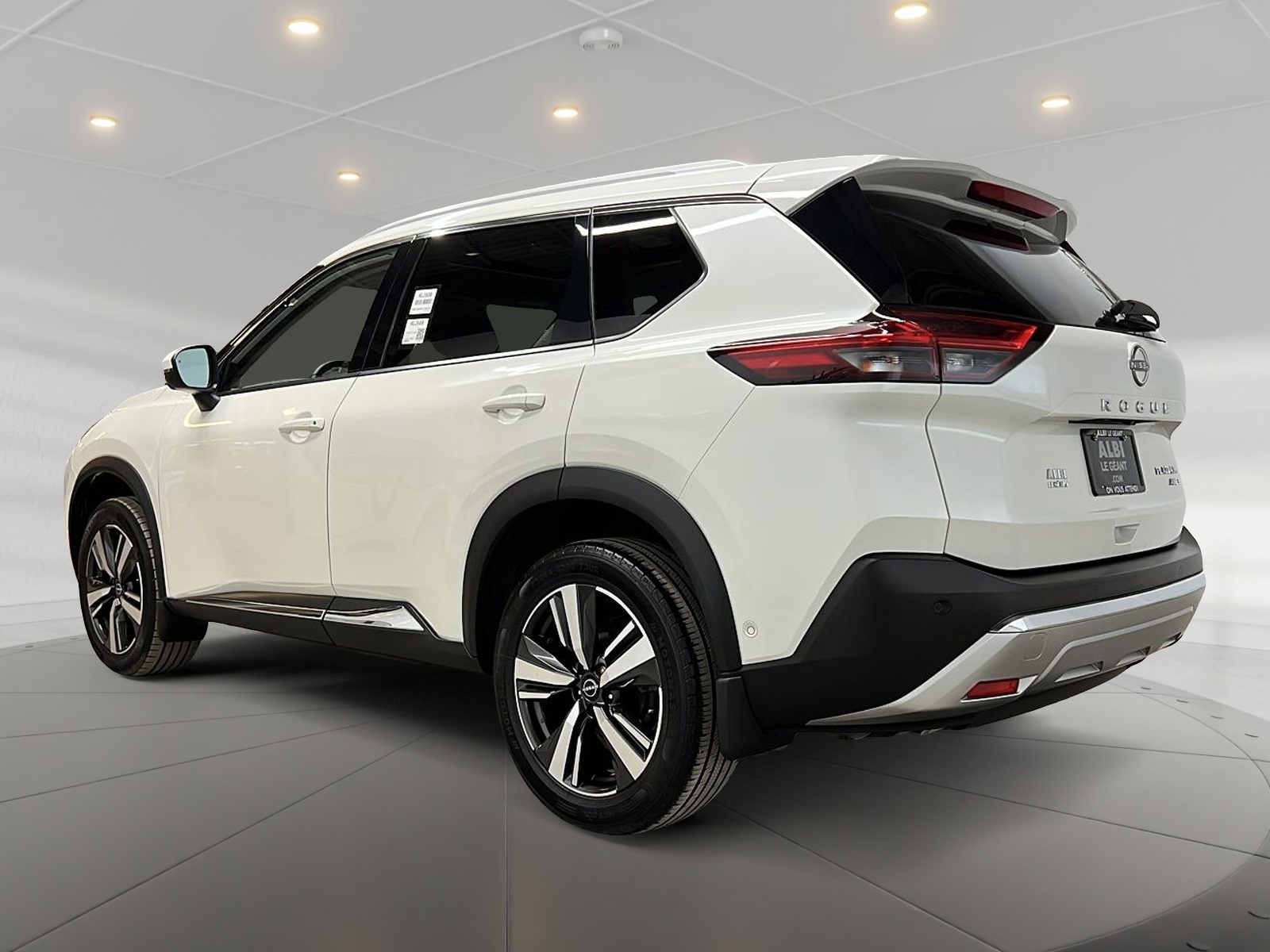 Nissan Rogue PLATINUM CUIR TOIT PANO NAV 4RM 2023 — photo 6