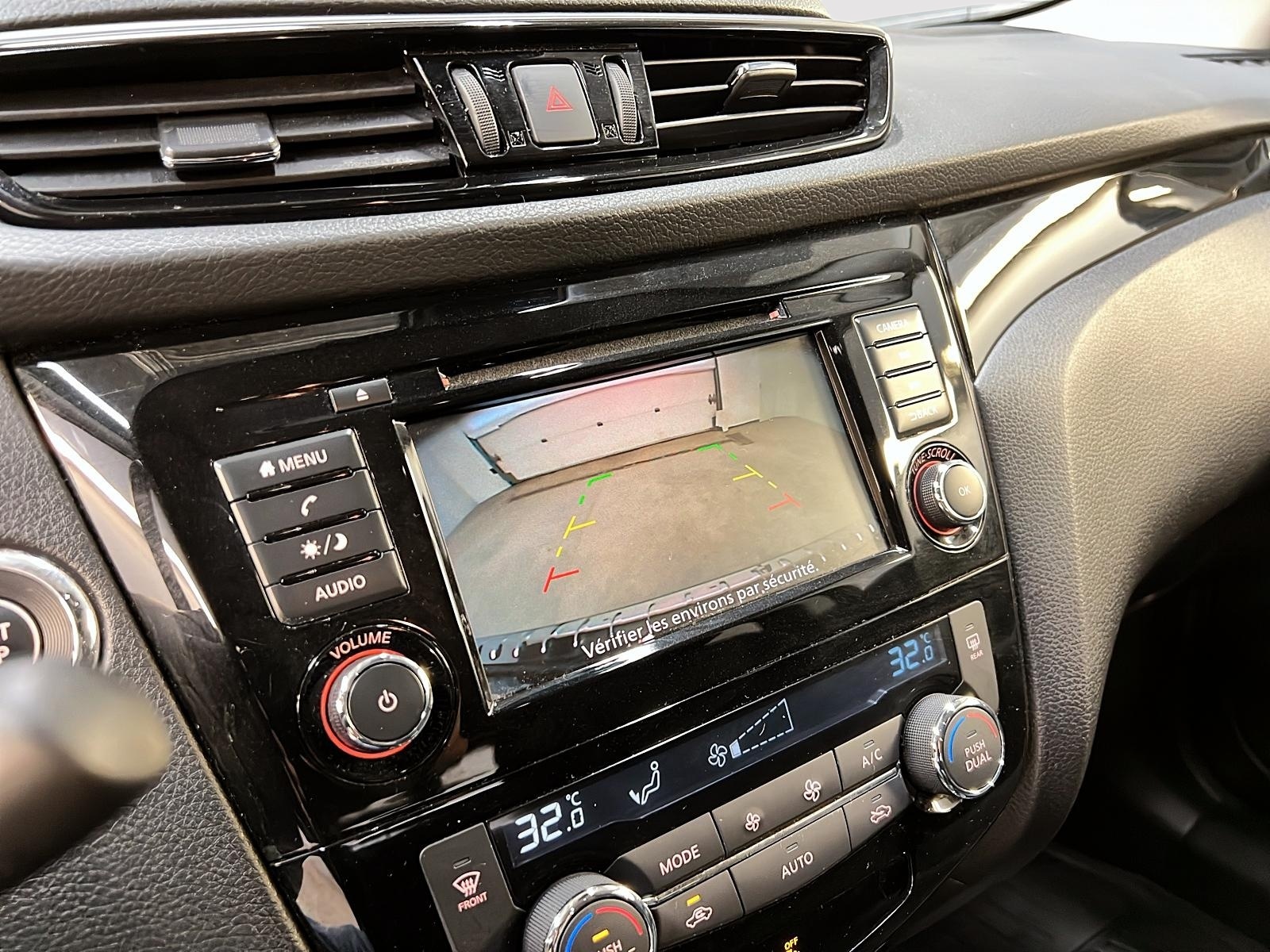 Nissan Qashqai SV TOIT 4RM 2023 - image #18