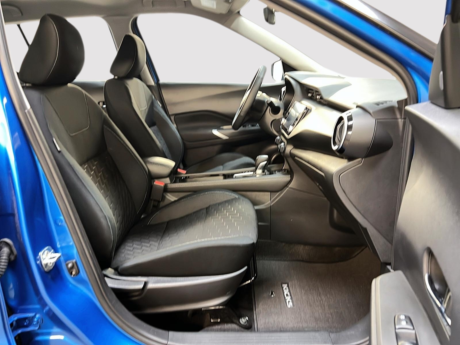 Nissan Kicks SV 2023 — photo 8