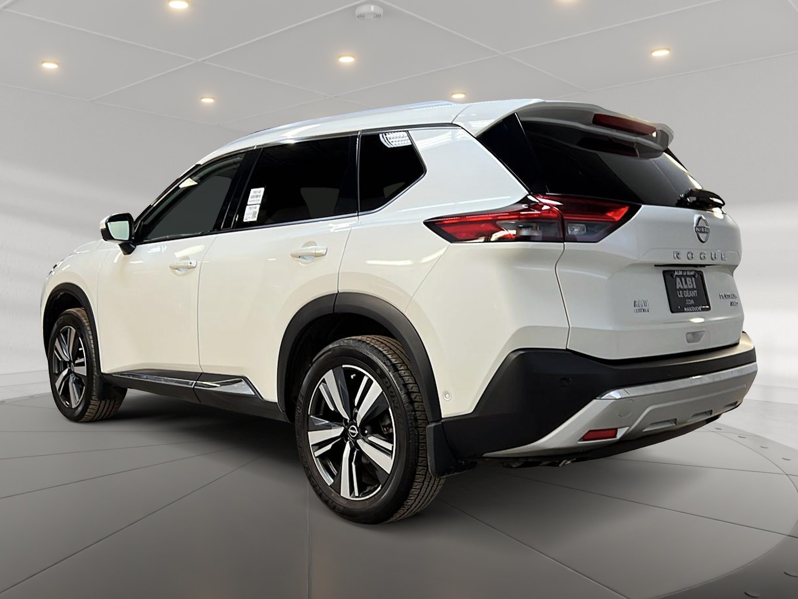 Nissan Rogue PLATINUM CUIR TOIT PANO NAV 4RM 2023 - image #6