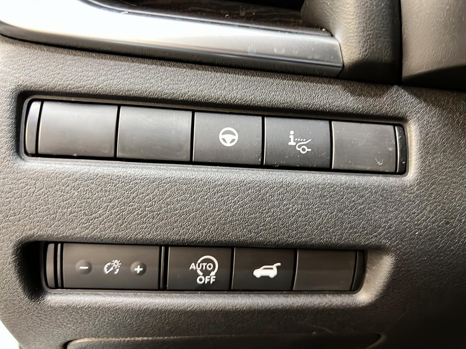 Nissan Rogue PLATINUM CUIR TOIT PANO NAV 4RM 2023 - image #24