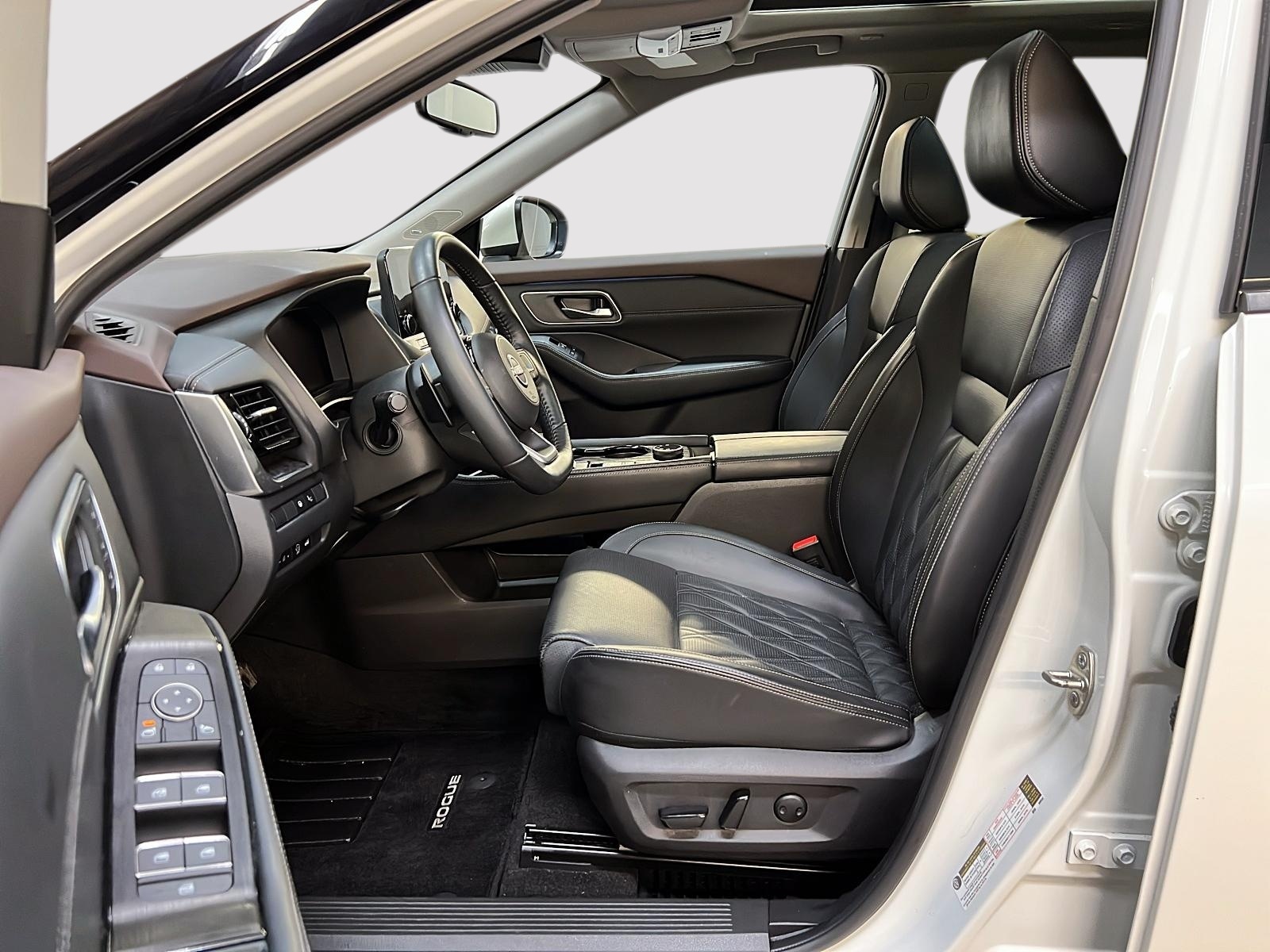 Nissan Rogue PLATINUM CUIR TOIT PANO NAV 4RM 2023 - image #7