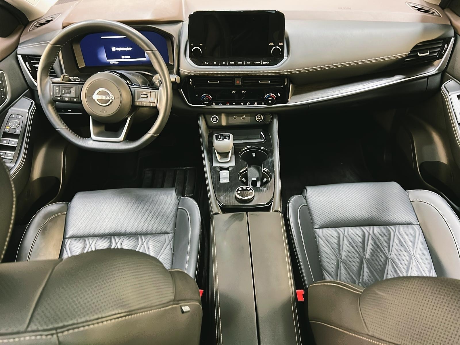 Nissan Rogue PLATINUM CUIR TOIT PANO NAV 4RM 2023 - image #12