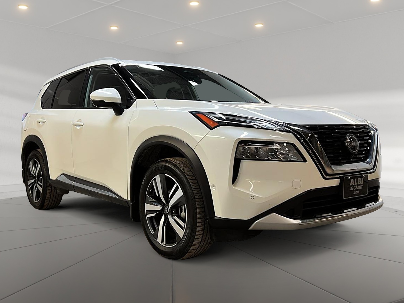 Nissan Rogue PLATINUM CUIR TOIT PANO NAV 4RM 2023 - image #3