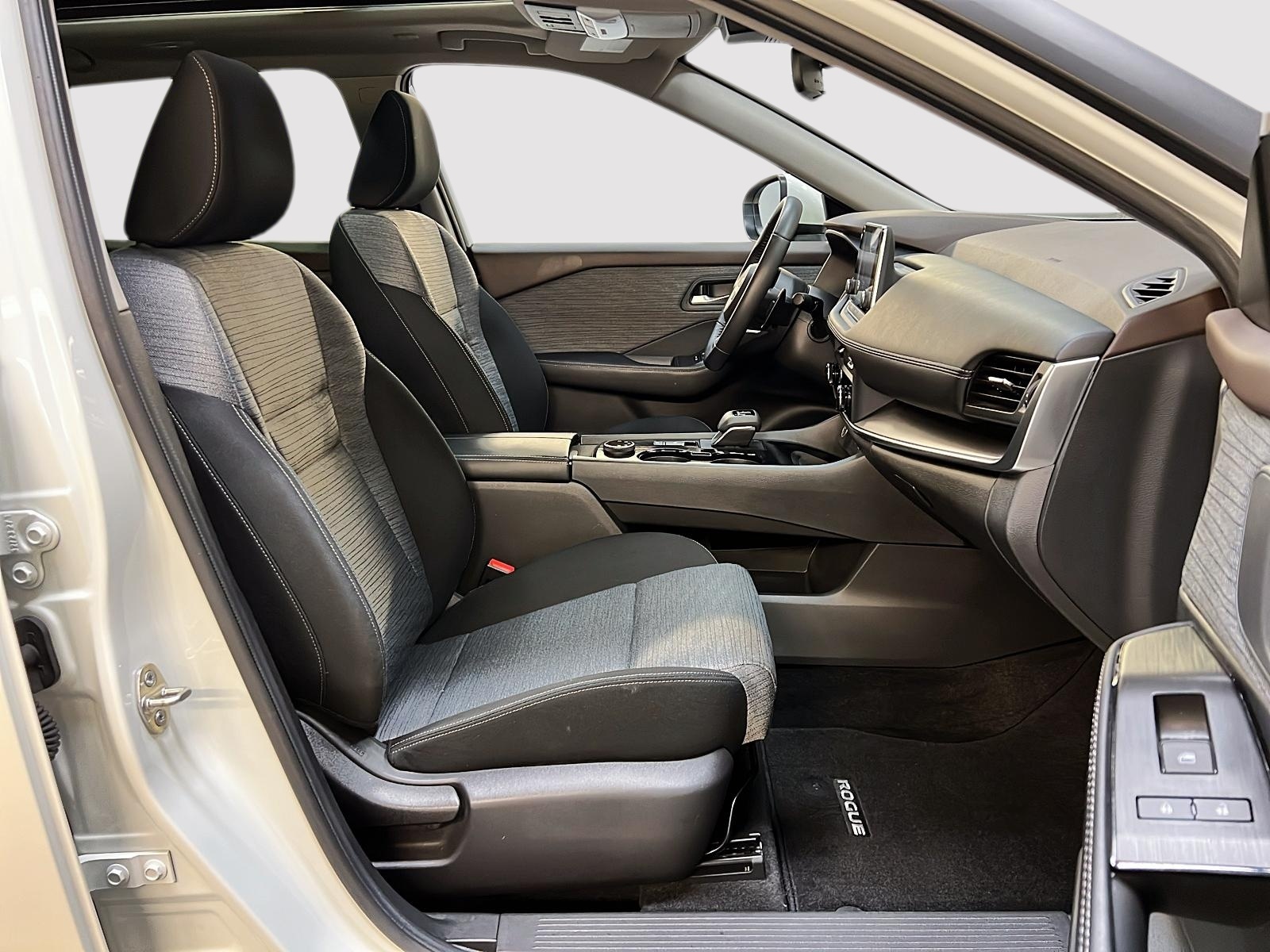 Nissan Rogue SV TOIT PANO 4RM 2023 — photo 8