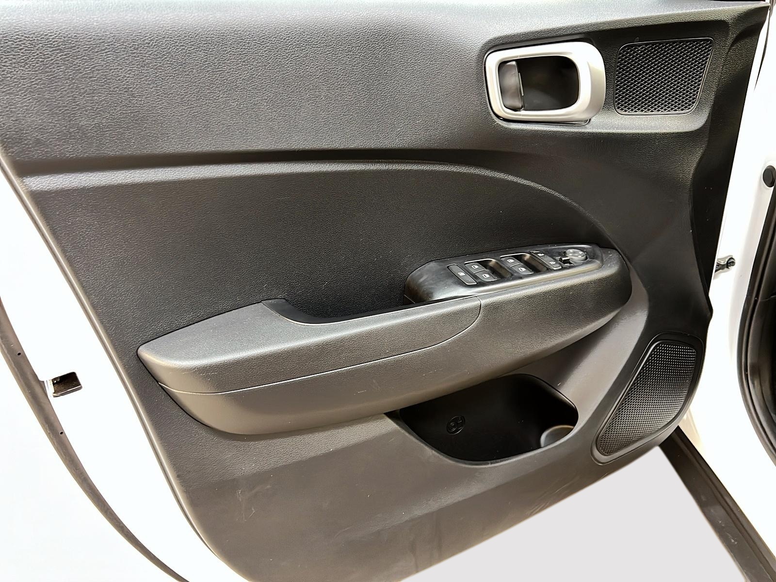 Hyundai Venue TREND TOIT 2022 - image #23