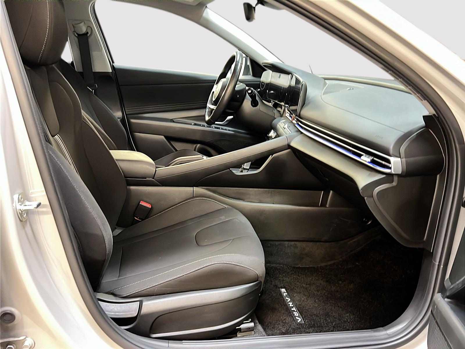 Hyundai Elantra PREFERRED TECH TOIT NAV 2024 - image #8