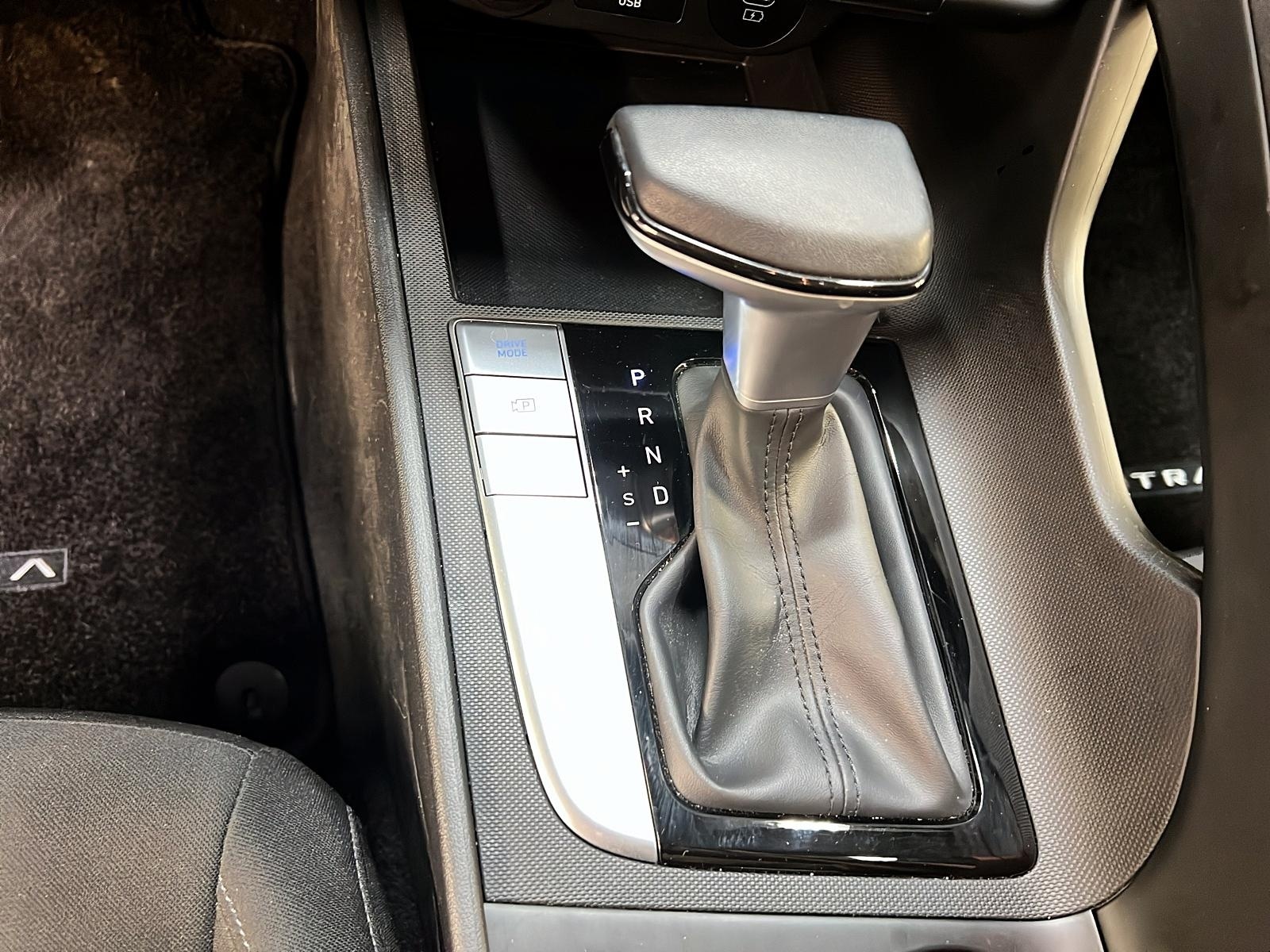 Hyundai Elantra PREFERRED TECH TOIT NAV 2024 - image #15