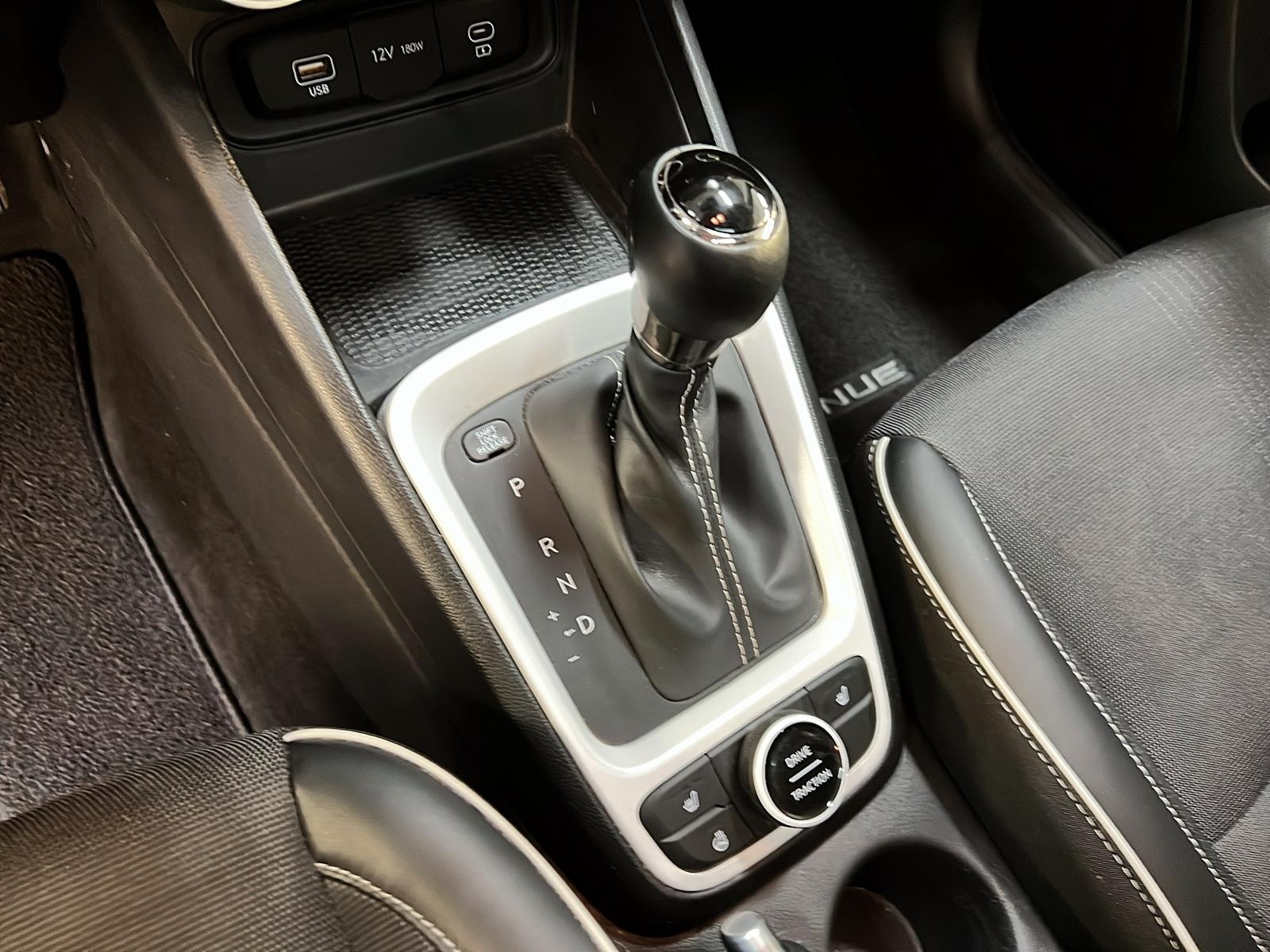 Hyundai Venue ULTIMATE TOIT 2023 - image #13