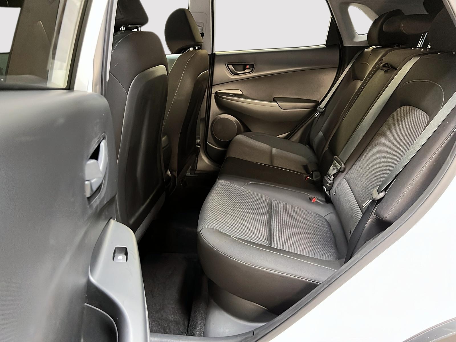 Hyundai Kona ESSENTIEL 2023 - image #9