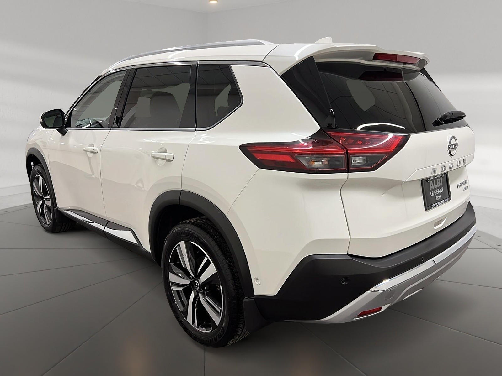 Nissan Rogue PLATINUM CUIR TOIT PANO NAV 4RM 2023 — photo 6