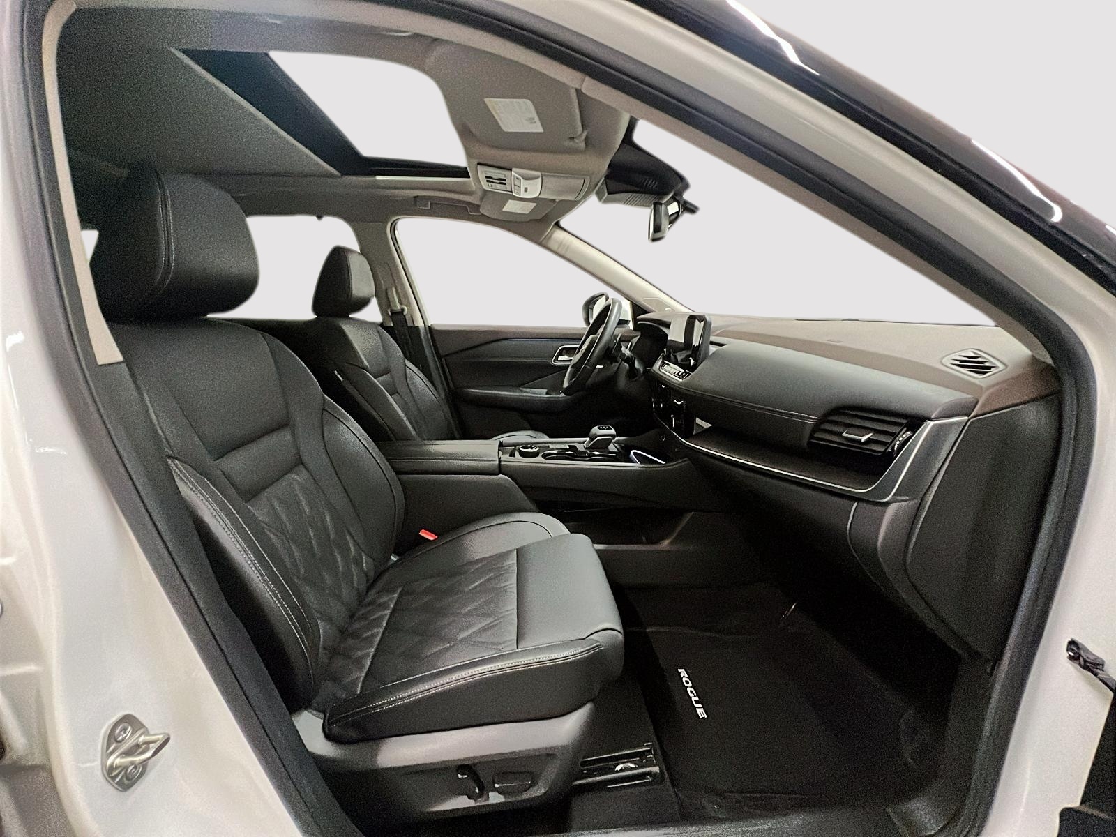 Nissan Rogue PLATINUM CUIR TOIT PANO NAV 4RM 2023 — photo 8