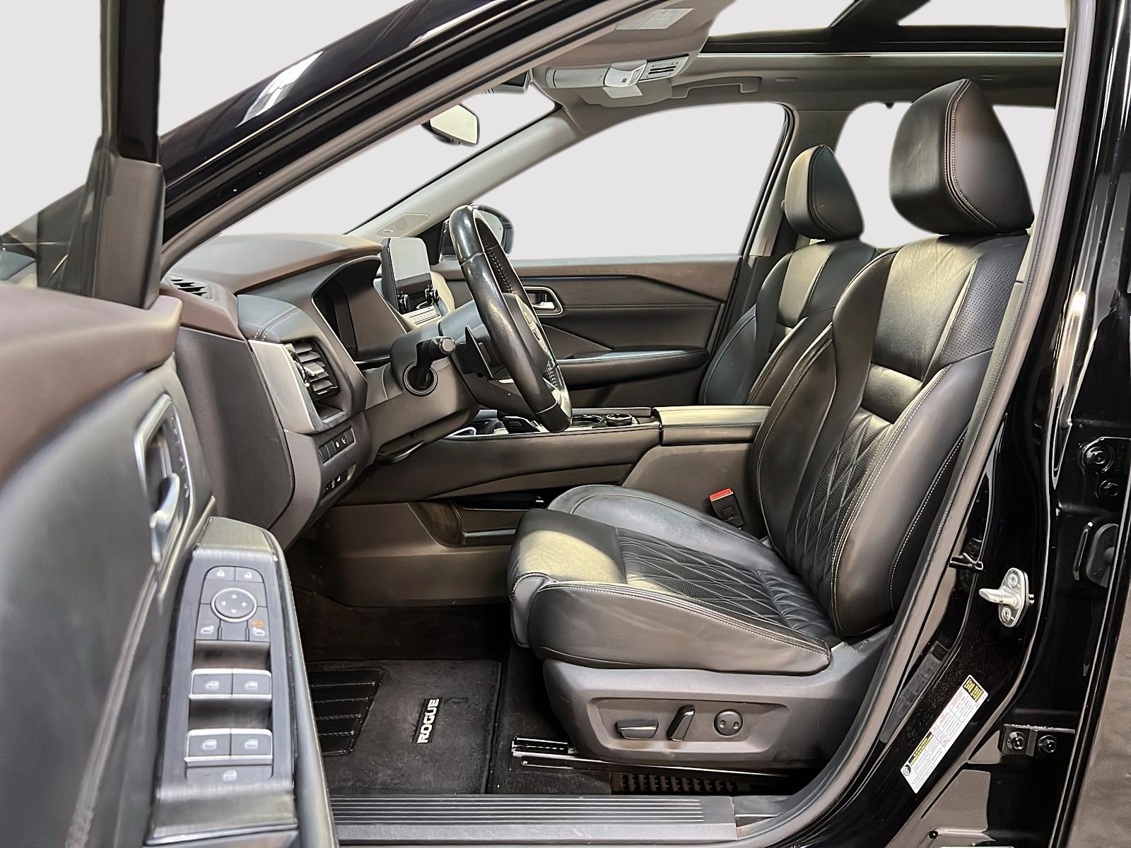 Nissan Rogue PLATINUM CUIR TOIT PANO NAV 4RM 2023 — photo 7