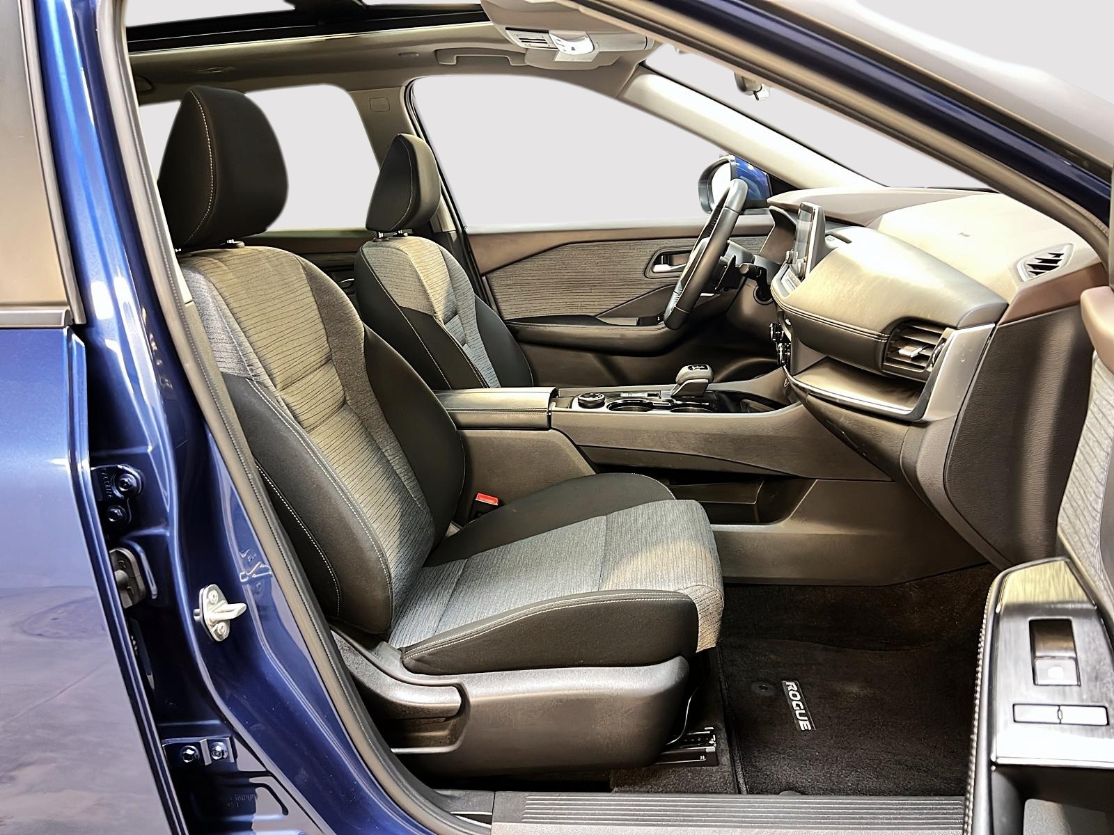 Nissan Rogue SV TOIT PANO 4RM 2023 — photo 8