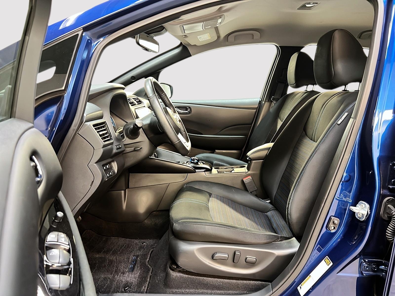 Nissan Leaf SV PLUS NAV 2023 — photo 7