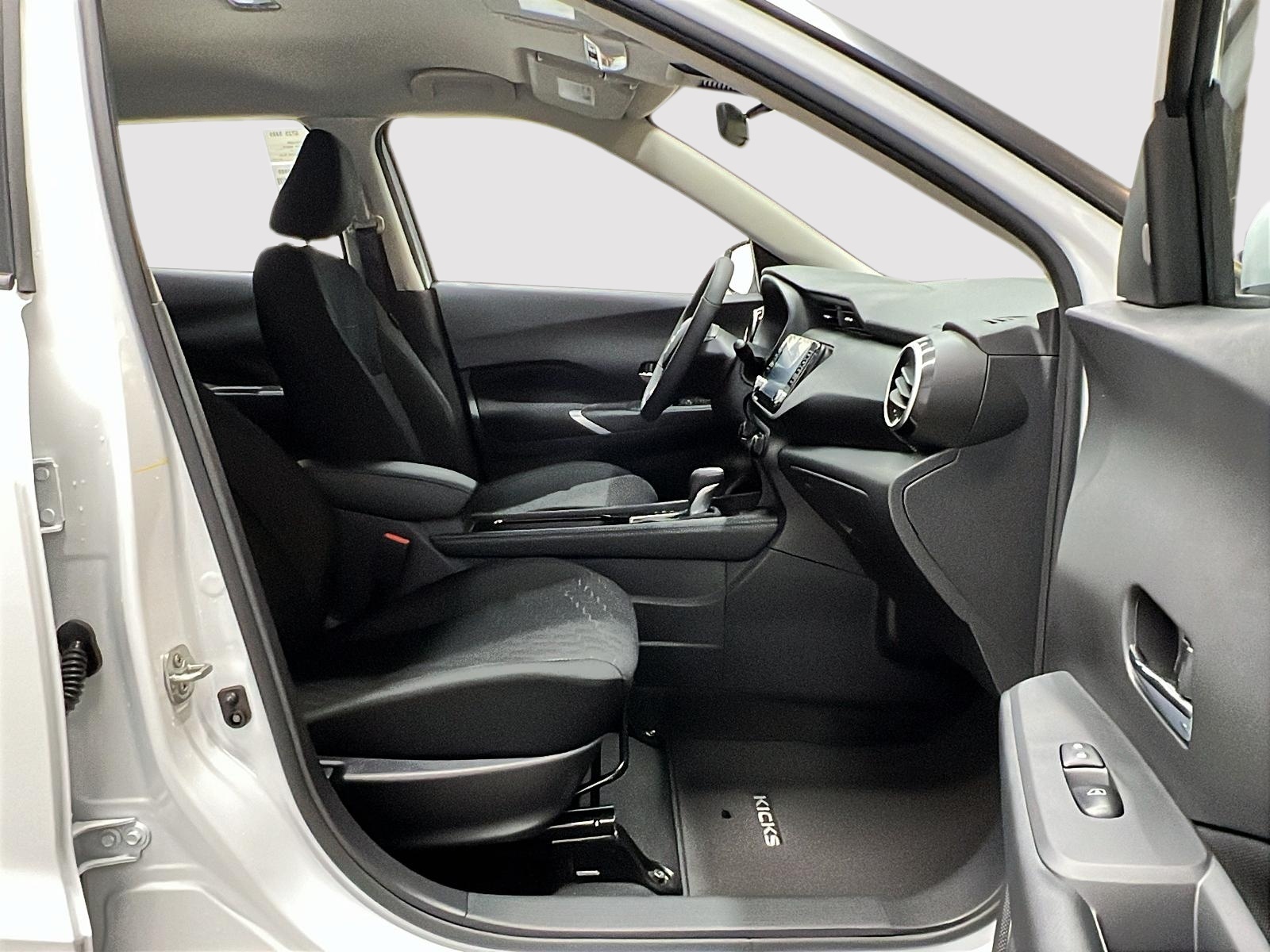Nissan KICKS PLAY SV 2025 — photo 8