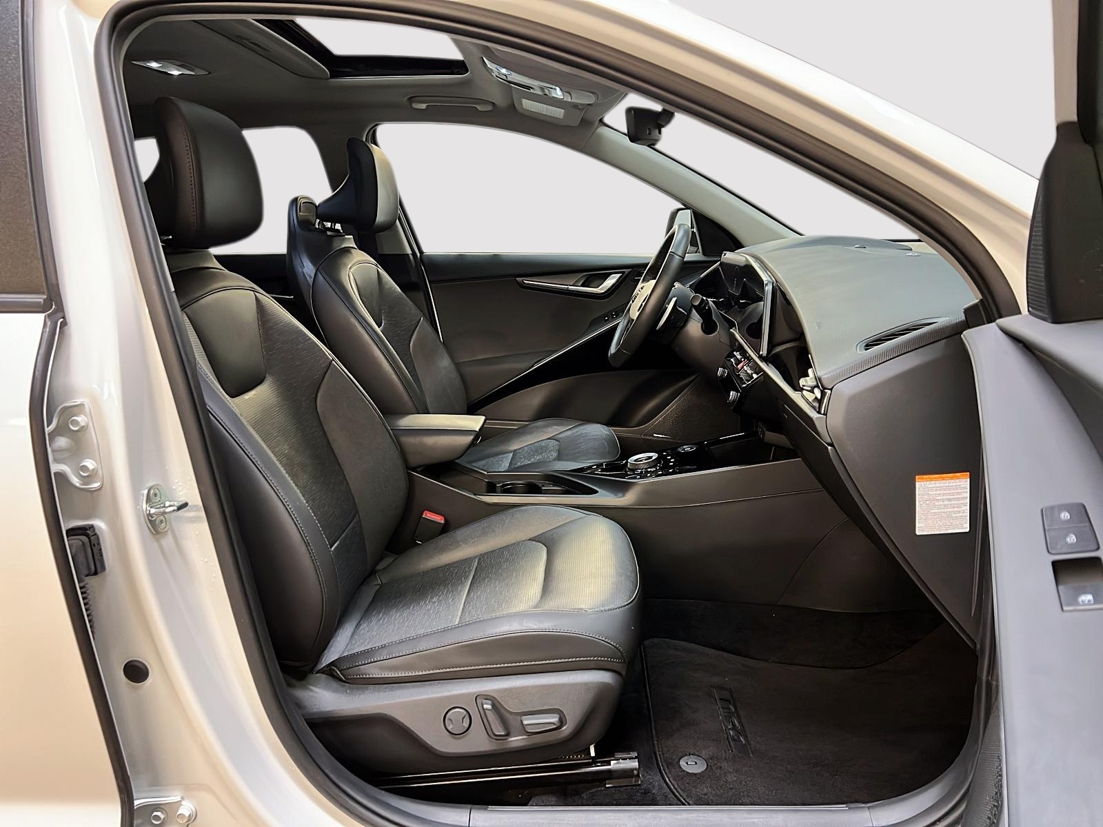 Kia NIRO EV LIMITED CUIR TOIT NAV 2023 - image #8