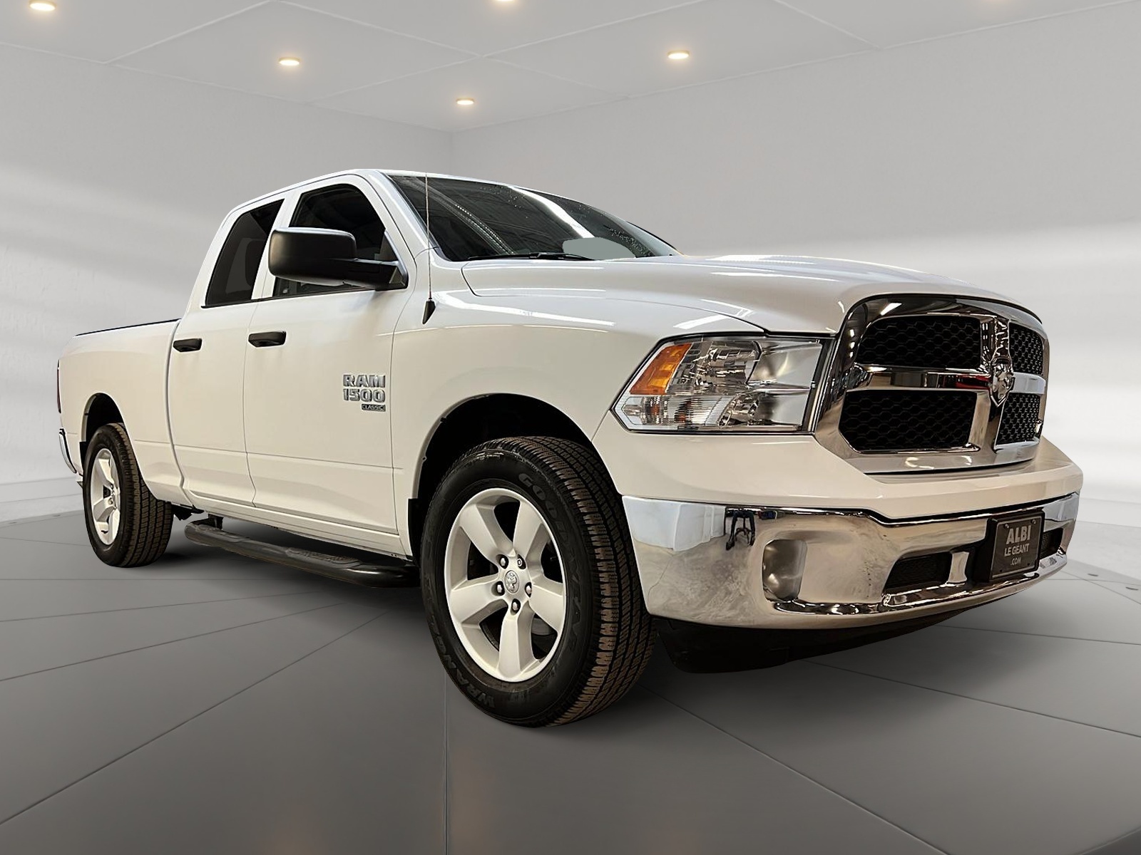 RAM 1500 Classic TRADESMAN SXT PLUS QUAD CAB 2022 - image #3