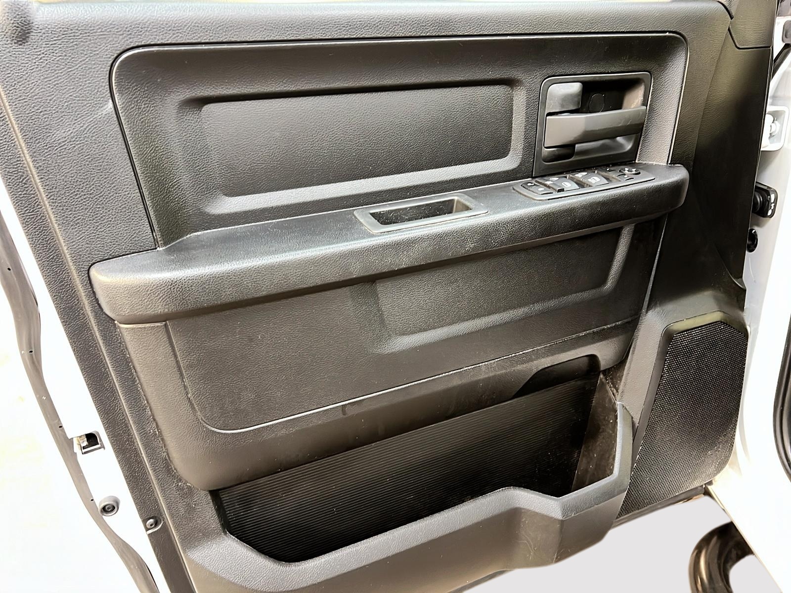 RAM 1500 Classic TRADESMAN SXT PLUS QUAD CAB 2022 - image #21