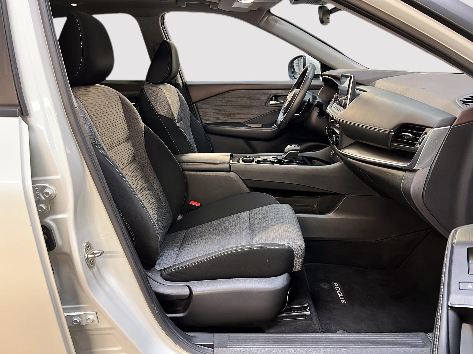 Nissan Rogue SV TOIT PANO 4RM 2023 — photo 8