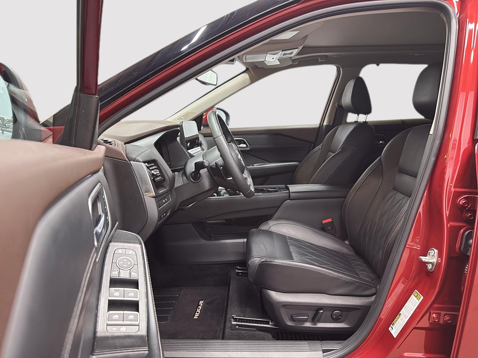 Nissan Rogue PLATINUM CUIR TOIT PANO NAV 4RM 2023 — photo 7